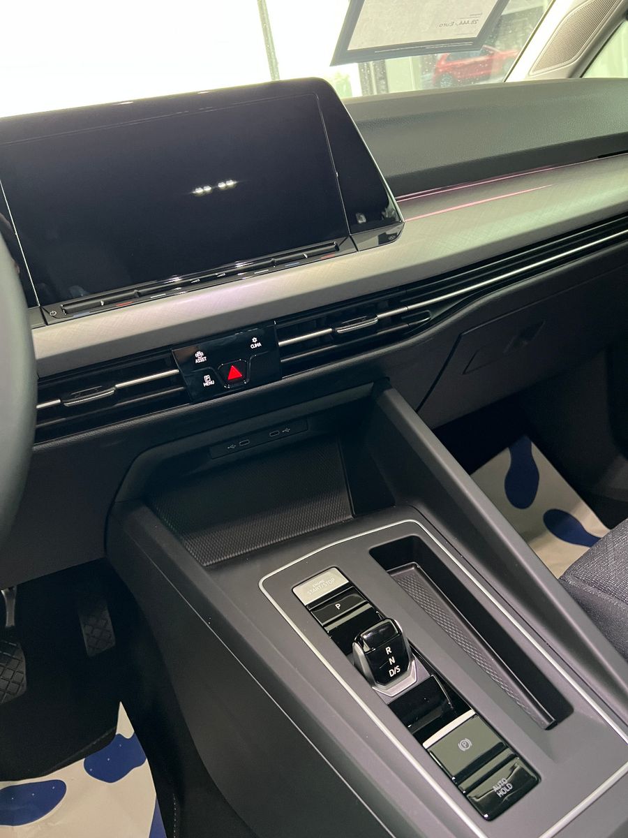 Volkswagen Golf VIII Variant Life 1.5 TSI - Samsaru's Car Outlet