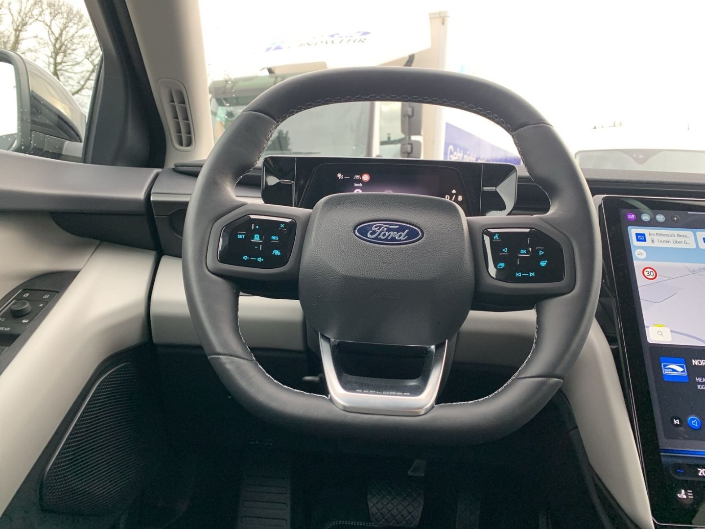 Ford Explorer RWD Extended Range 77 kwh HUD AHK Navi