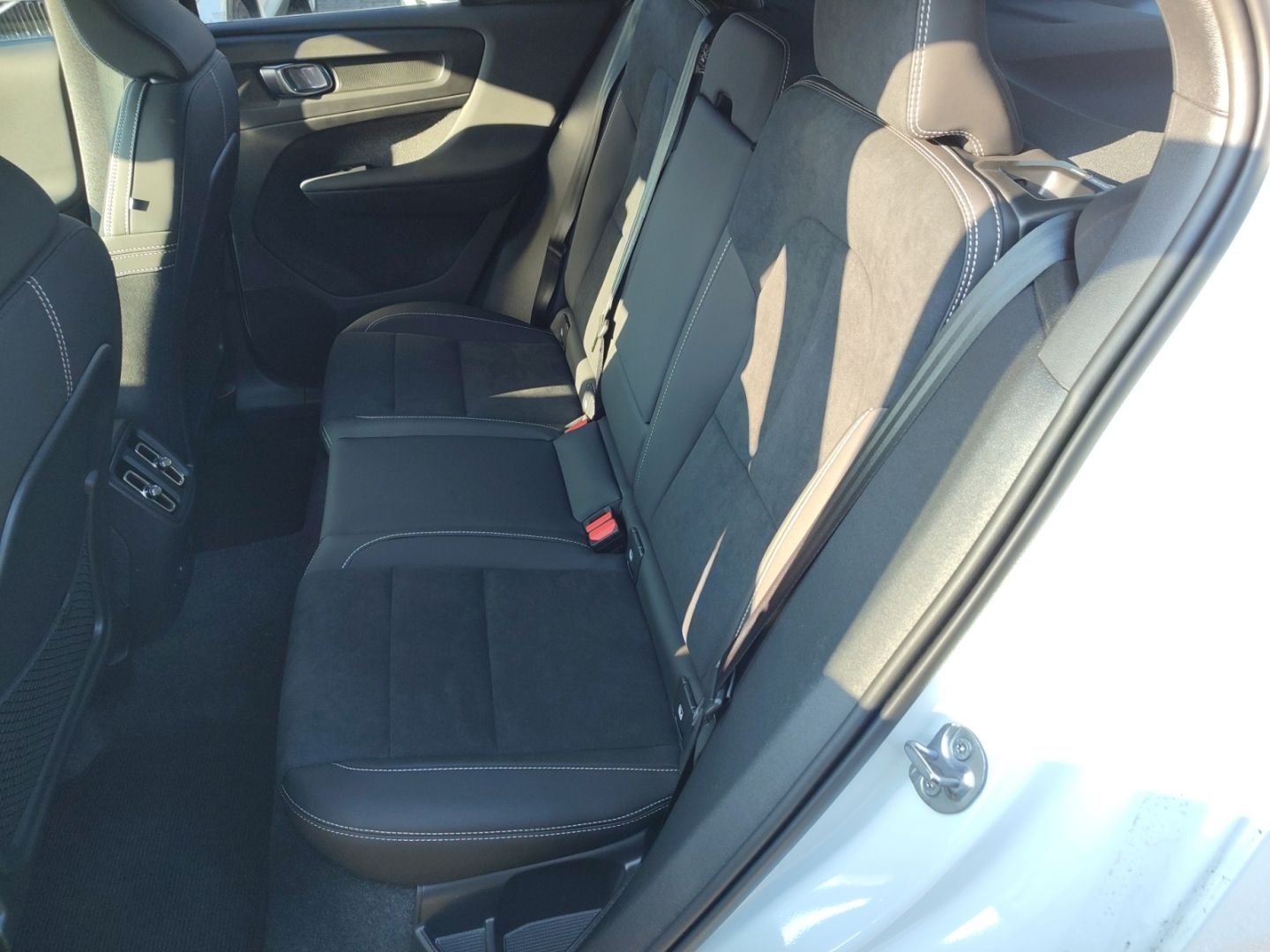 Volvo XC40 Plus Pure Electric NAVI ACC AHK Klimaaut SH