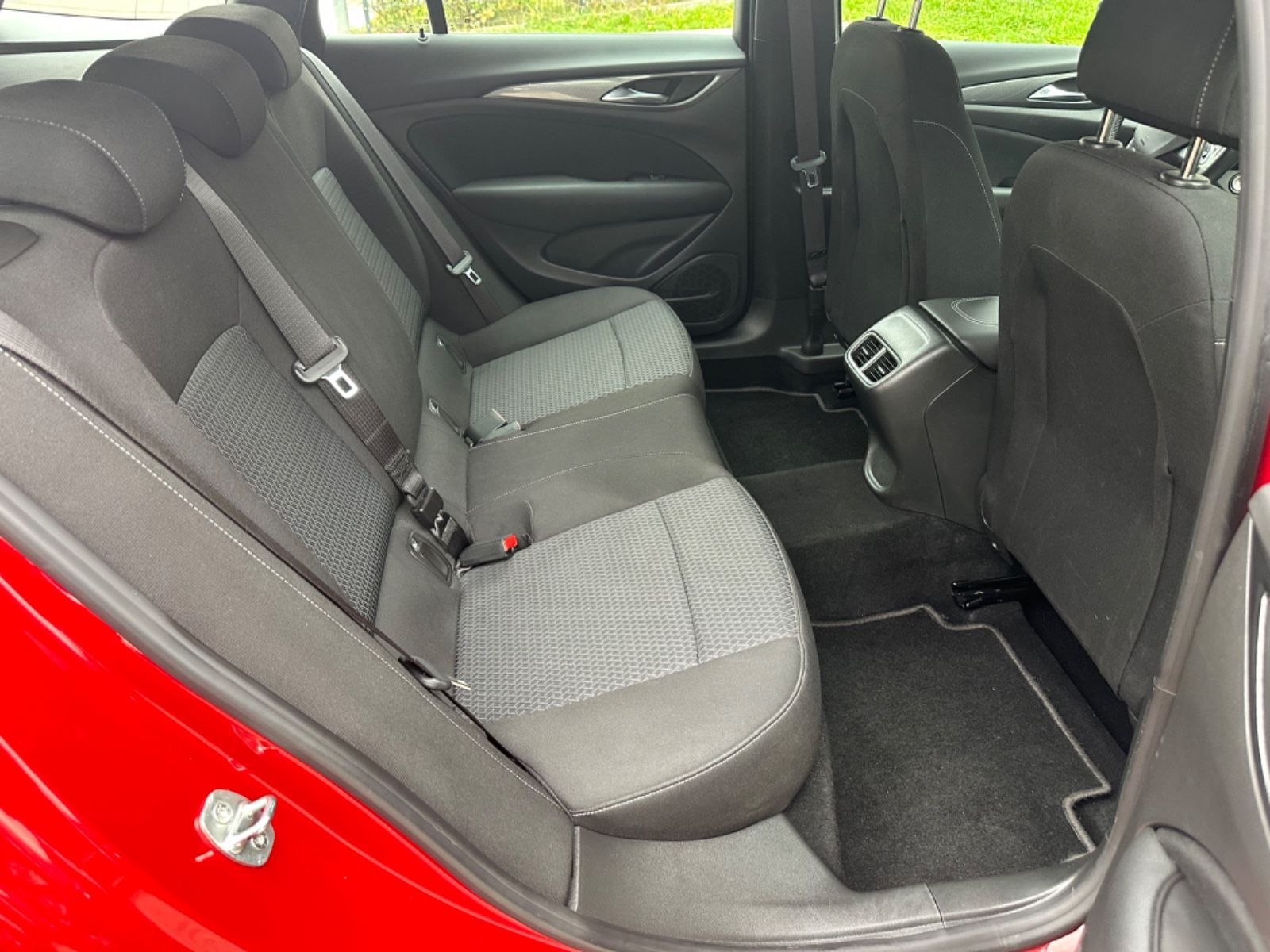 Opel Insignia Sports Business - Samsaru's Car Outlet