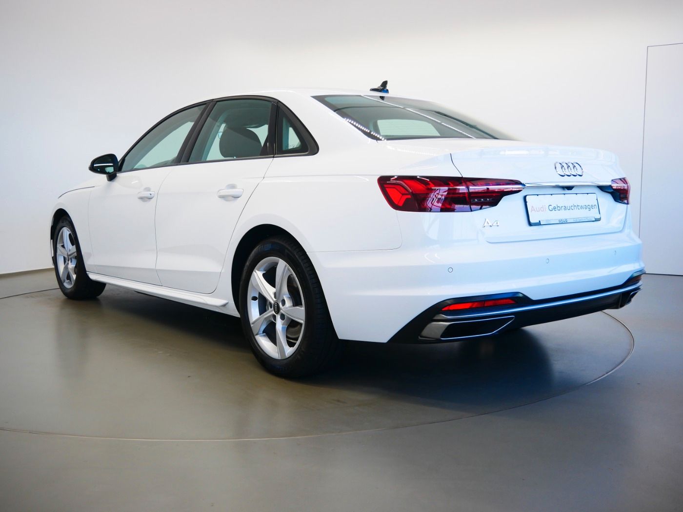 Audi A4 Limousine 35 TFSI advanced - Samsaru's Car Outlet