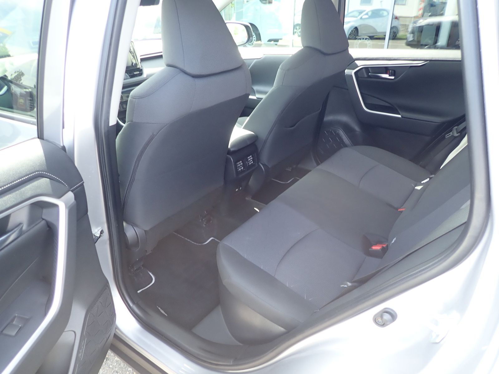 Toyota RAV 4 Hybrid - Samsaru's Car Outlet