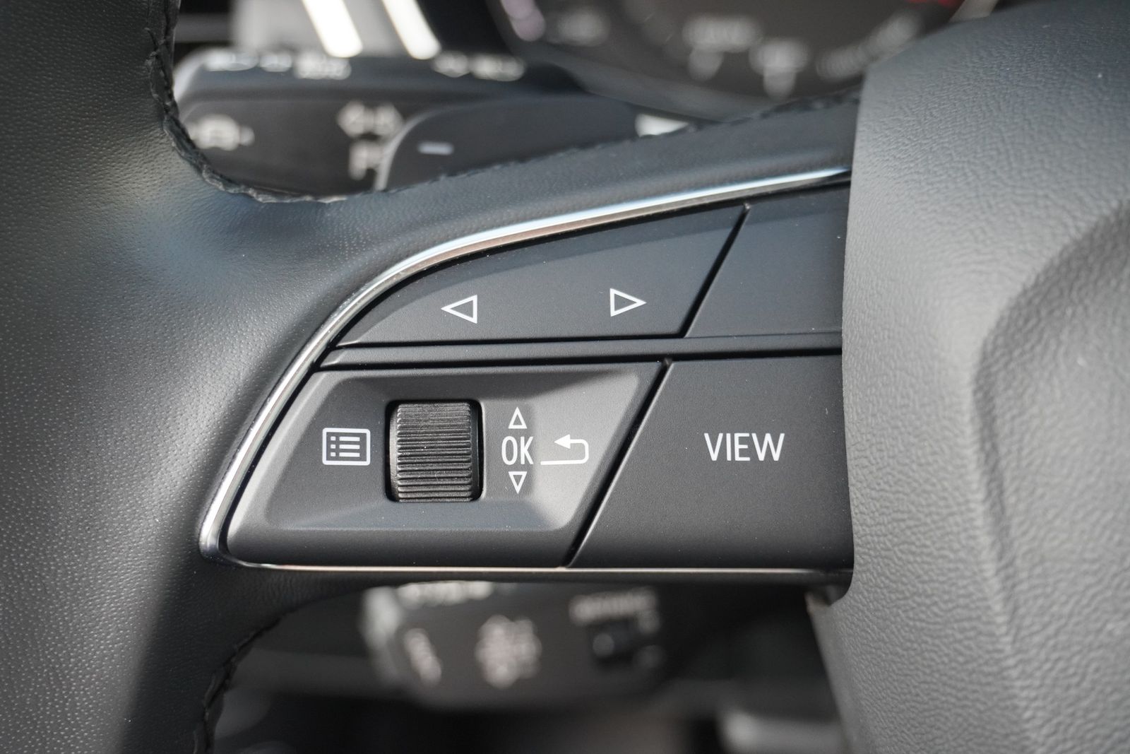 Audi A4 35 2.0 TDI Avant - Samsaru's Car Outlet