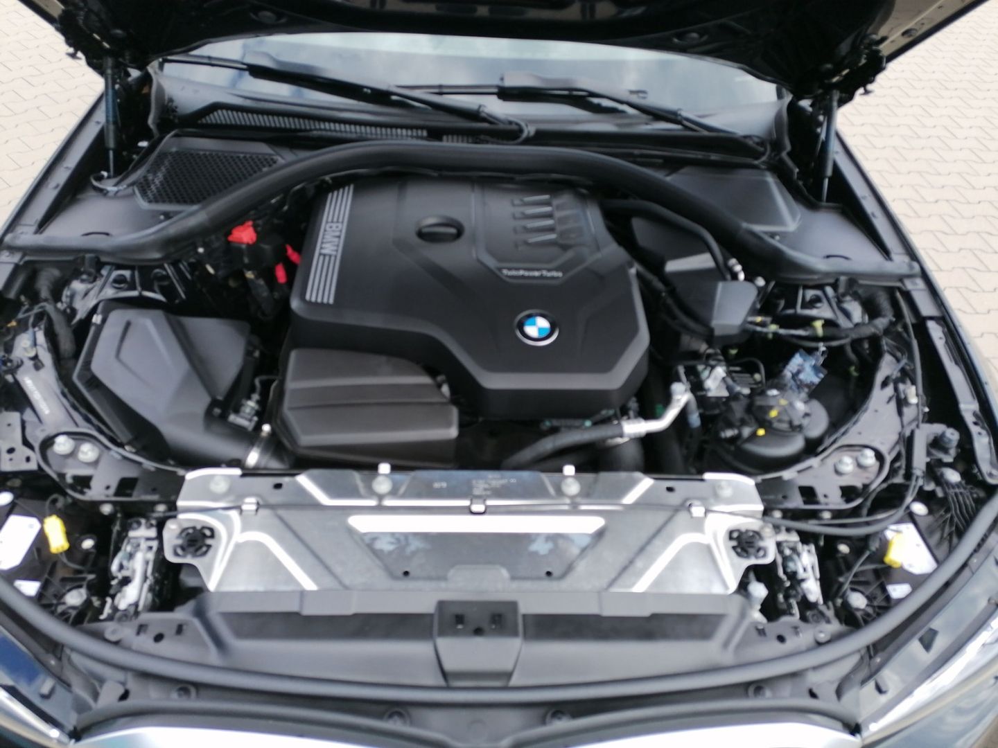 BMW 320 i Touring - Samsaru's Car Outlet
