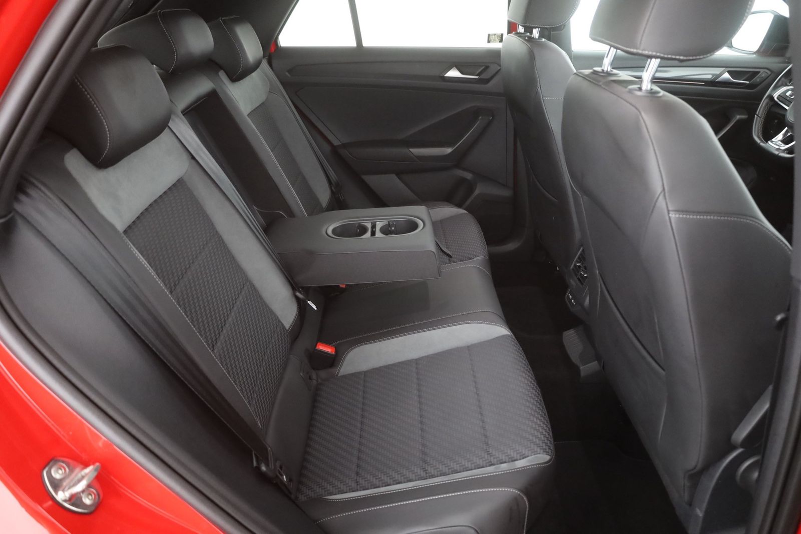 Volkswagen T-Roc 2.0 TDI DSG 4M R-Line - Samsaru's Car Outlet