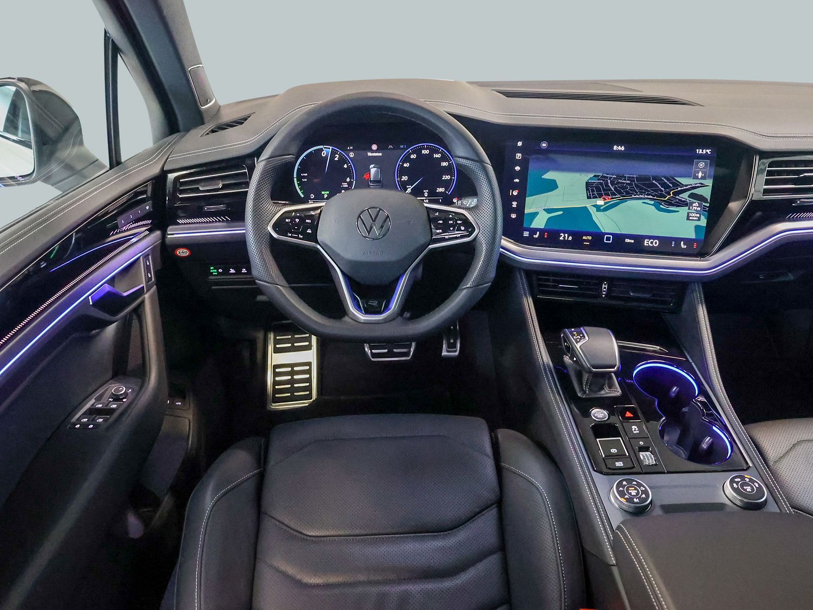 Volkswagen Touareg R 3.0 TSI R Plug-In - Samsaru's Car Outlet