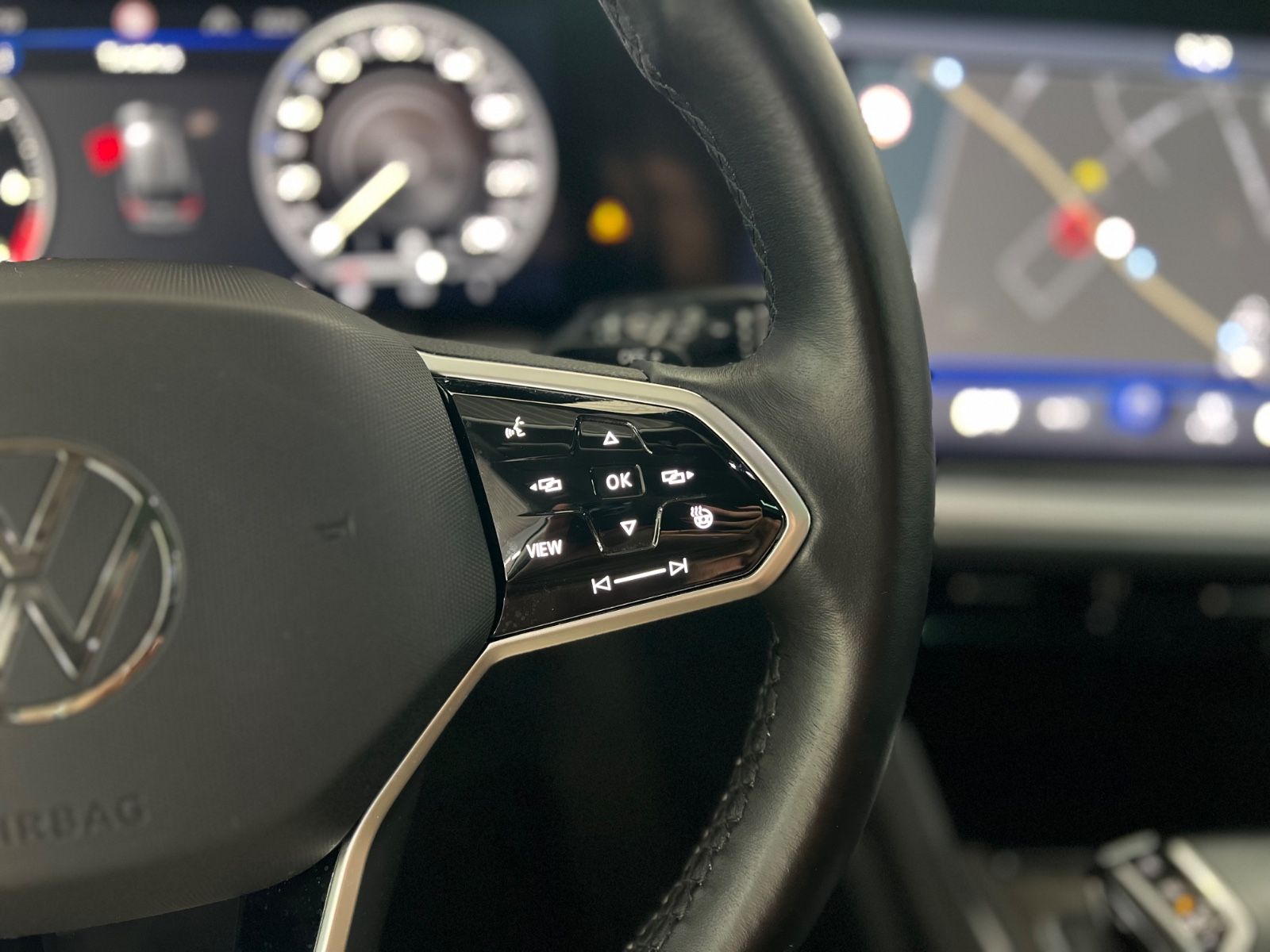 Volkswagen Touareg 3.0 TSI Elegance 4Motion eHybrid - Samsaru's Car Outlet