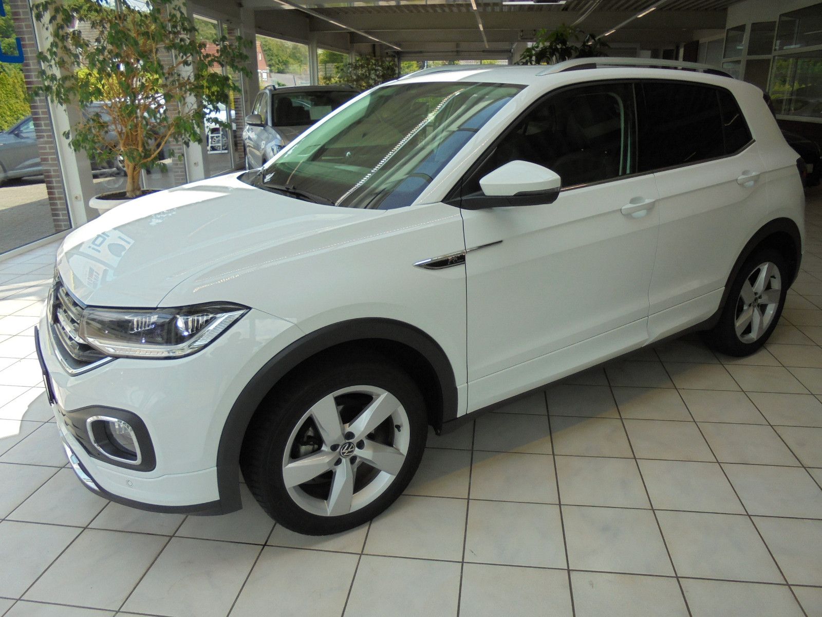 Volkswagen T-Cross Style - Samsaru's Car Outlet