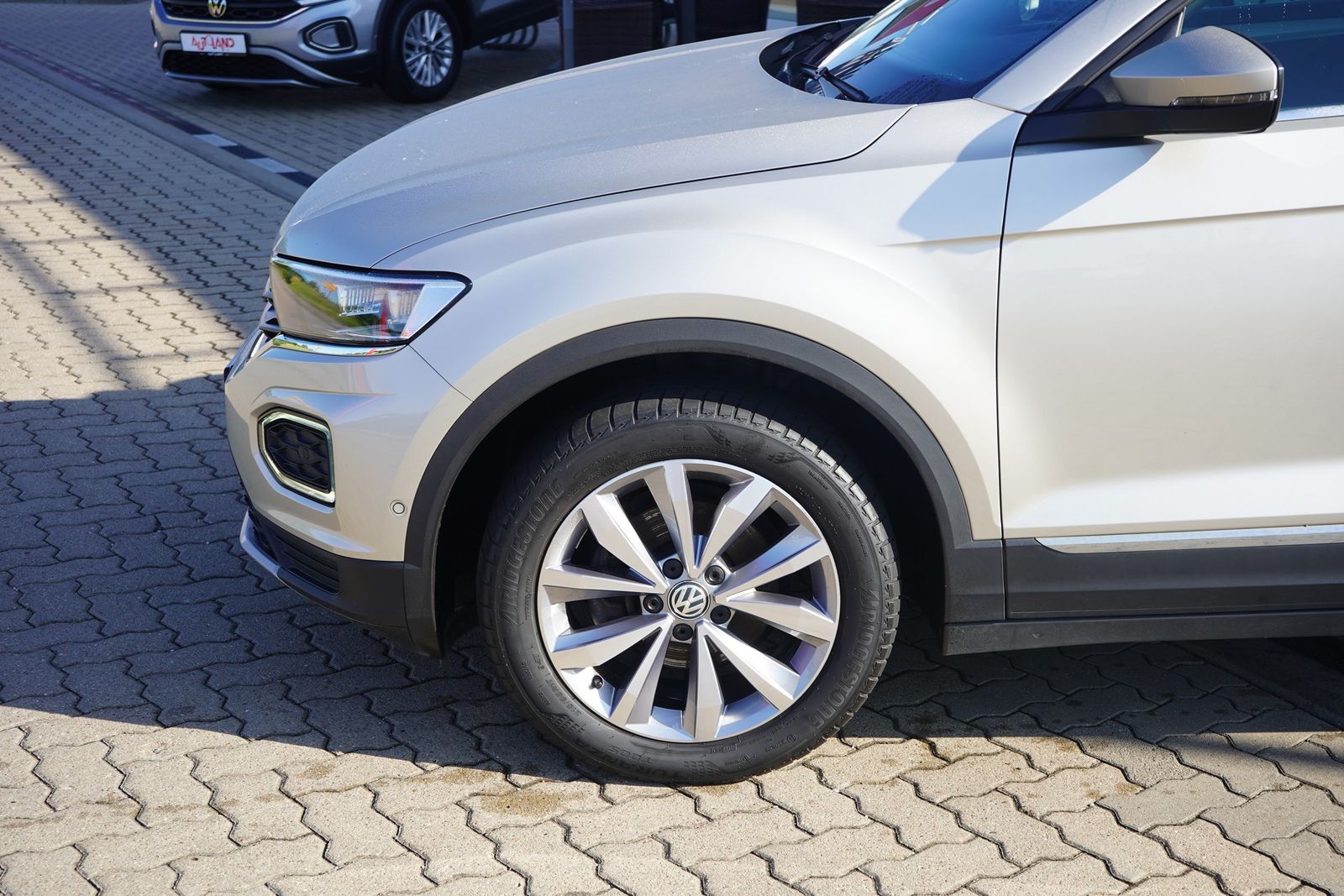 Volkswagen T-Roc 1.5 TSI Style - Samsaru's Car Outlet
