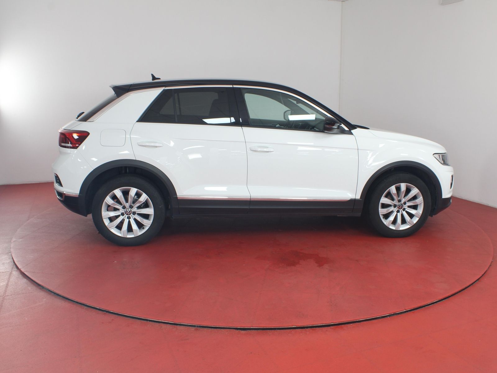 Volkswagen T-ROC 1.5TSI DSG - Samsaru's Car Outlet