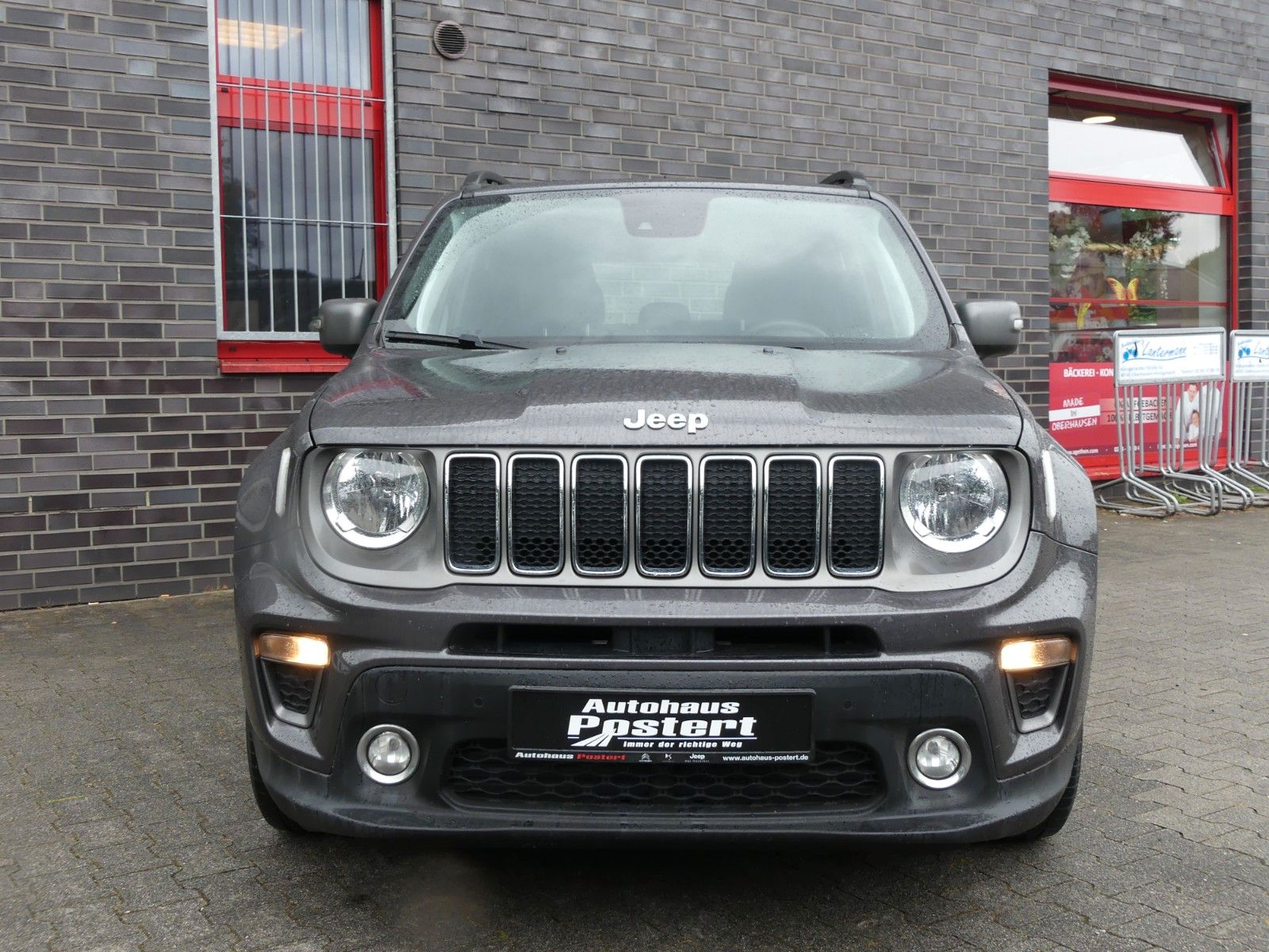 Jeep Renegade Limited FWD - Samsaru's Car Outlet