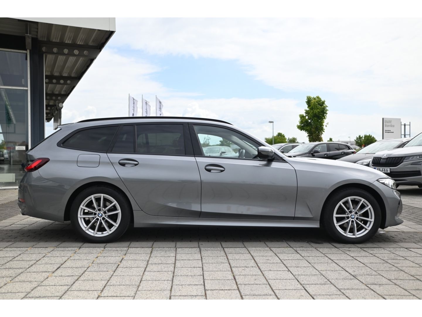 BMW 320d xDrive Touring - Samsaru's Car Outlet