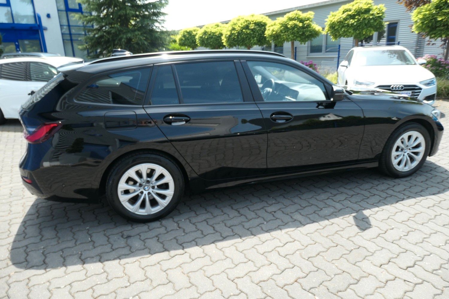 BMW 318 i Touring - Samsaru's Car Outlet