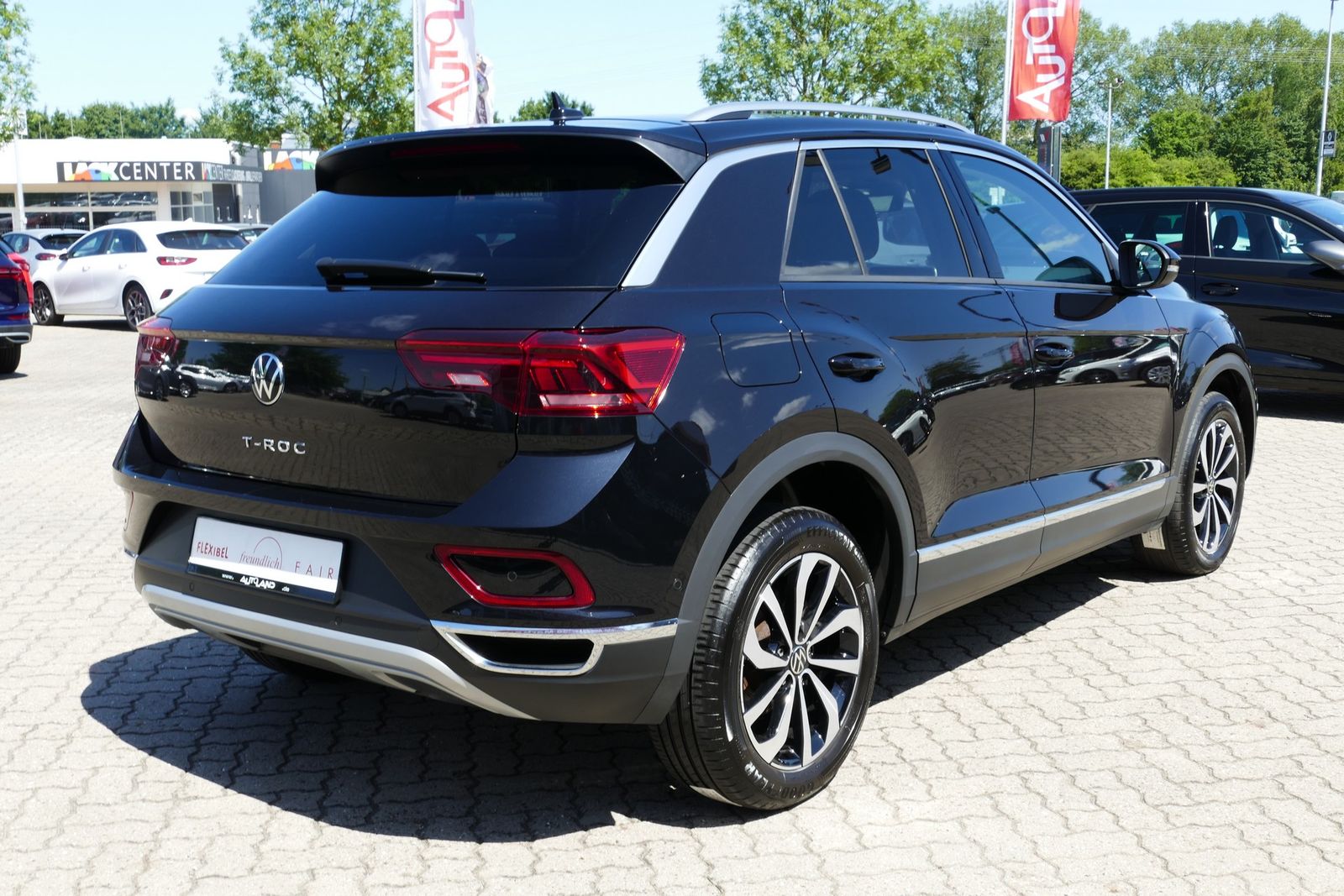 Volkswagen T-Roc 1.5 TSI Style - Samsaru's Car Outlet