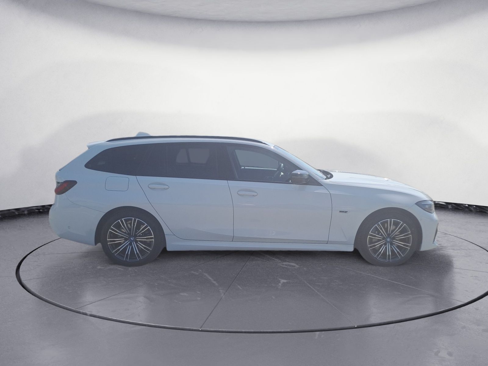 BMW 330e Touring M Sportpaket - Samsaru's Car Outlet