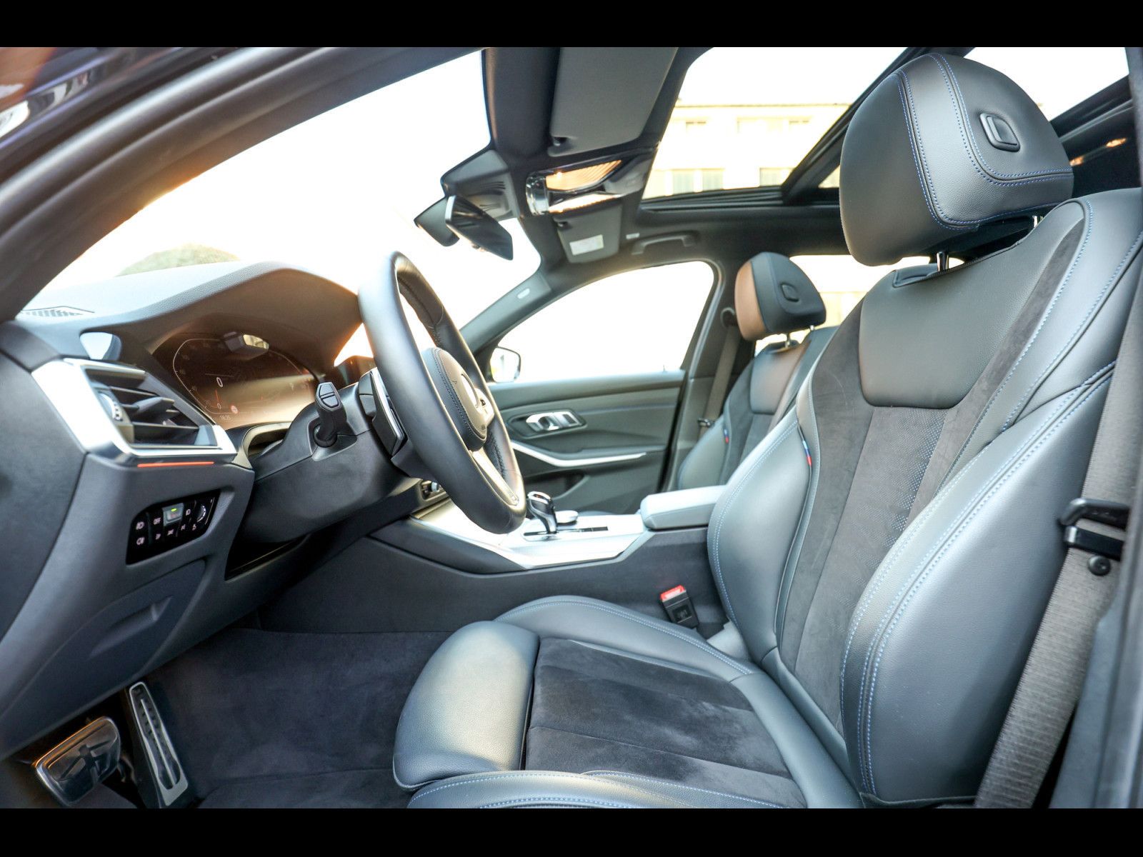 BMW 330 i Touring xDrive M Sport Shadow - Samsaru's Car Outlet