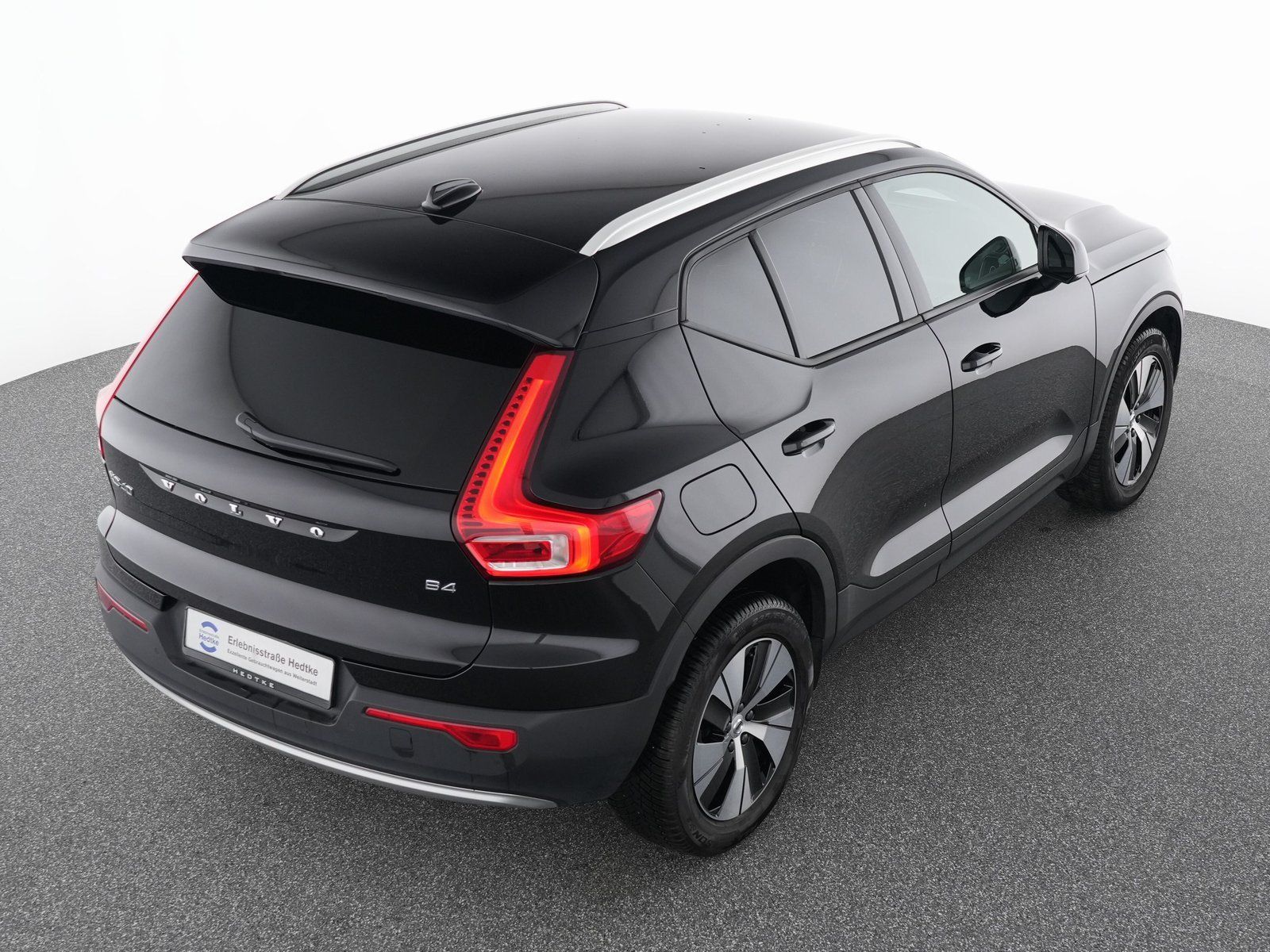 Volvo XC40 B4 Benzin Momentum Pro - Samsaru's Car Outlet