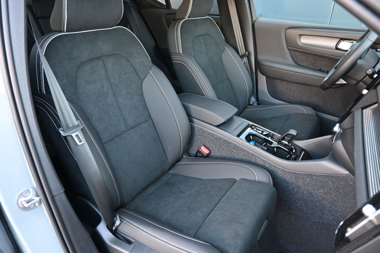 Volvo XC40 B4 DKG Plus Dark*FSHZG*360°*ACC*AHK
