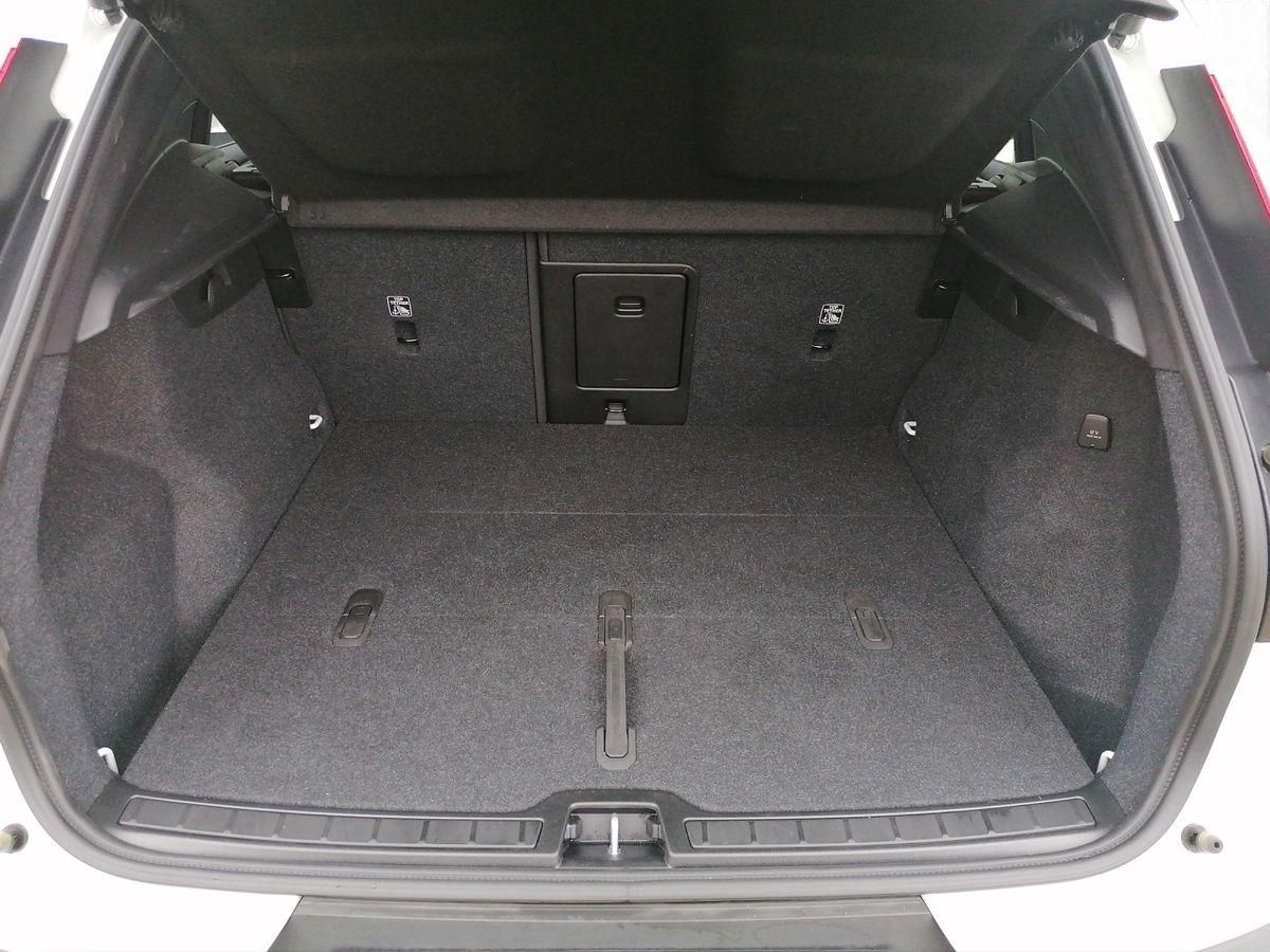 Volvo XC 40 B4 2WD Ultra Dark Aut. Pano Allwetter AHK