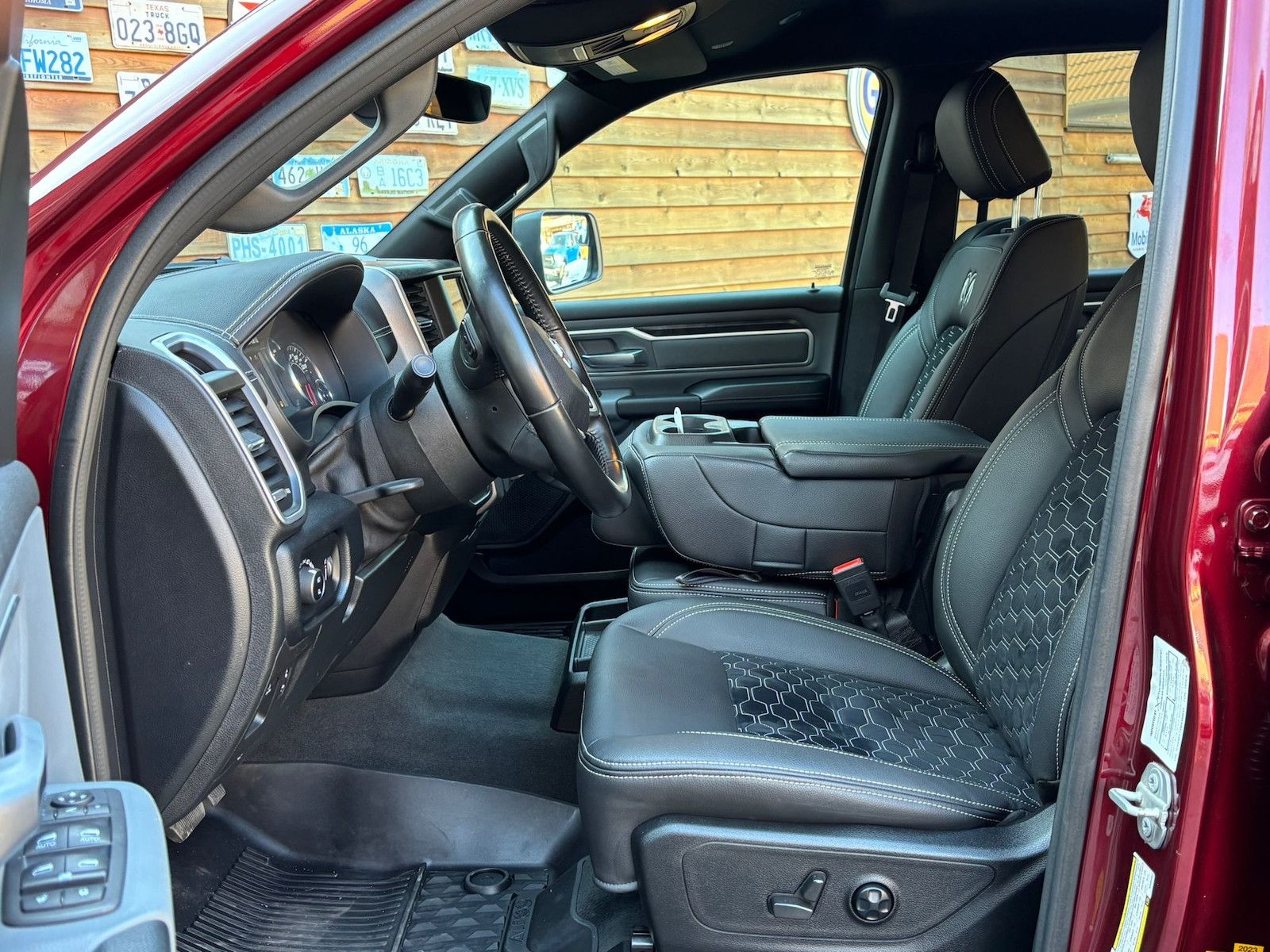 Dodge RAM 1500 5,7L BigHorn Crew Cab LED AHK 4x4 LPG