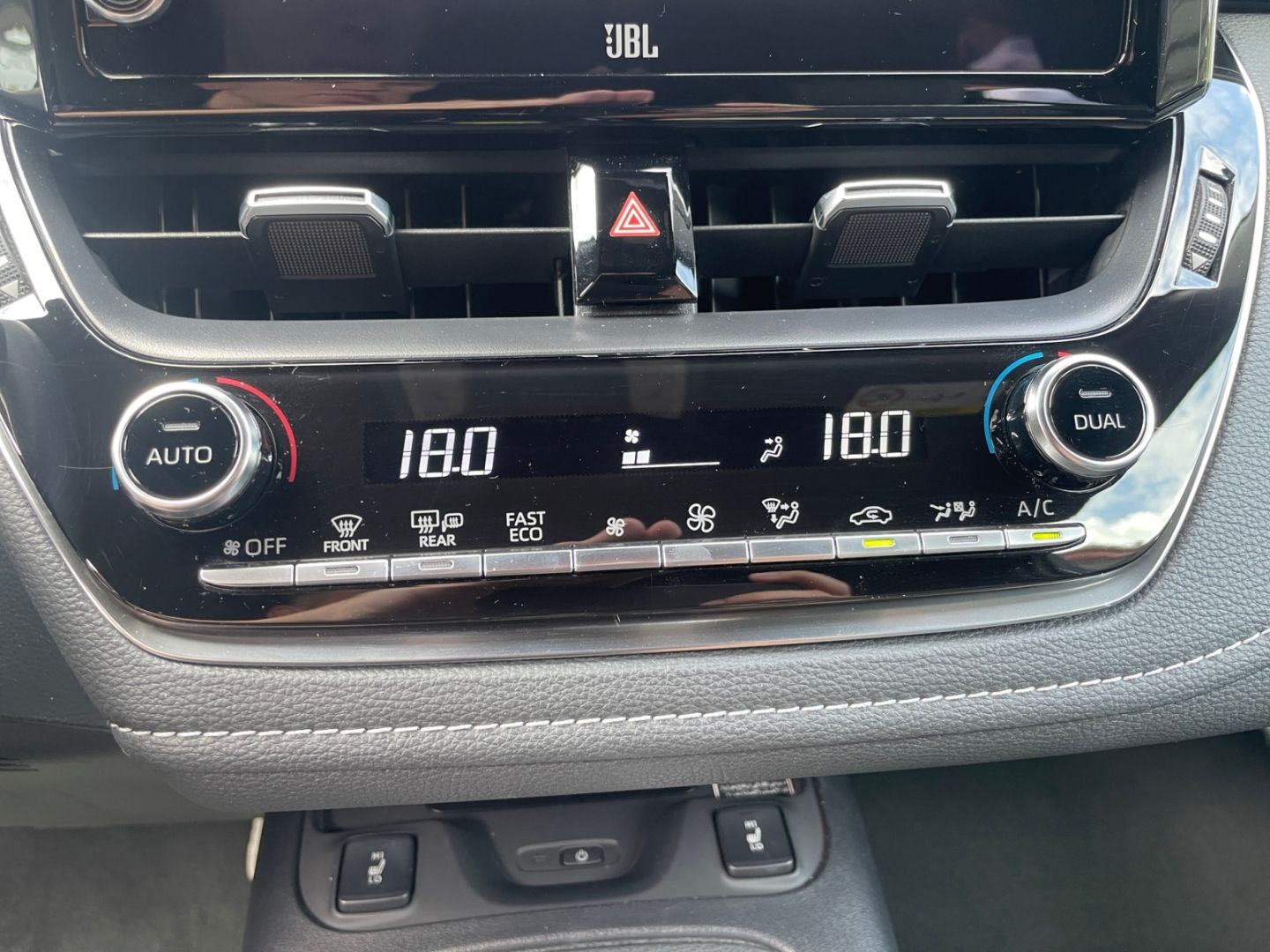 Toyota Corolla 2.0 Hybrid TS Lounge - Samsaru's Car Outlet