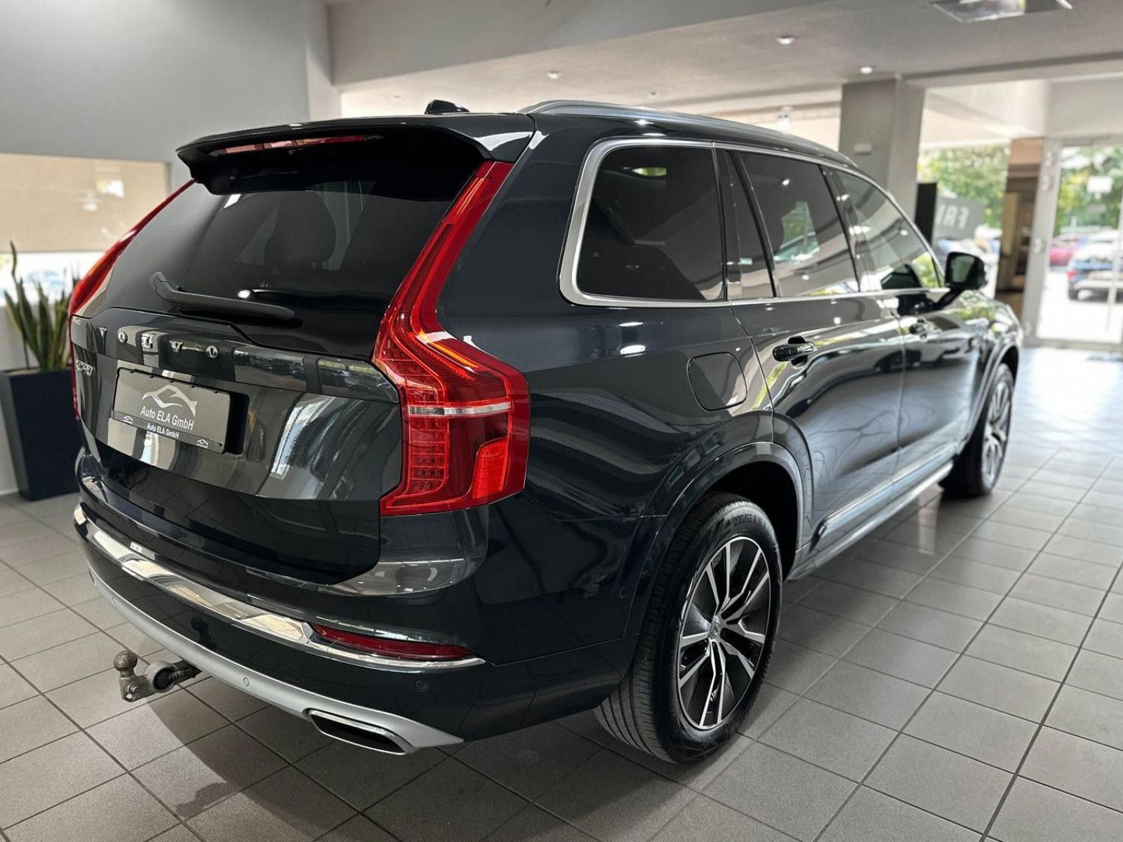 Volvo XC90 T8 Plug-In Hybrid - Samsaru's Car Outlet