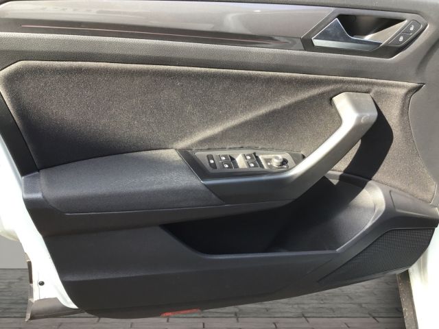 Volkswagen T-Roc Sport DSG - Samsaru's Car Outlet