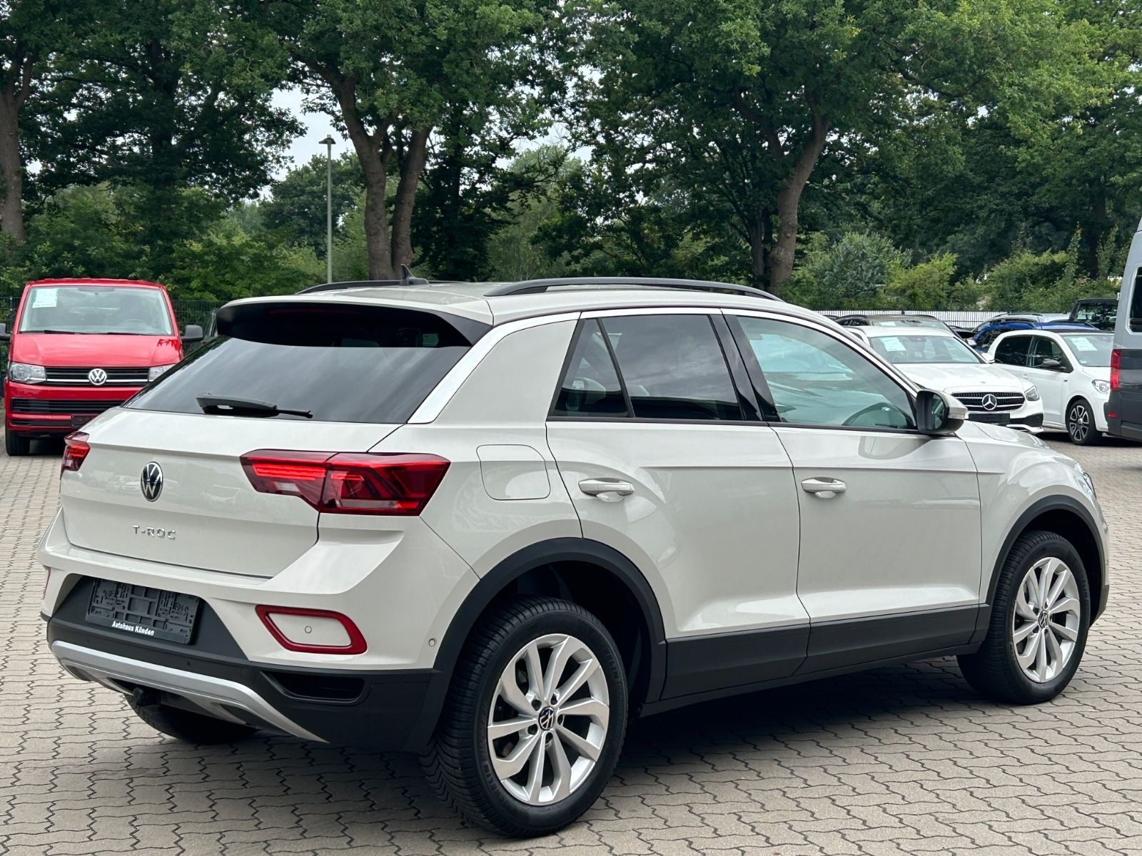 Volkswagen T-Roc 1.0 TSI Life - Samsaru's Car Outlet