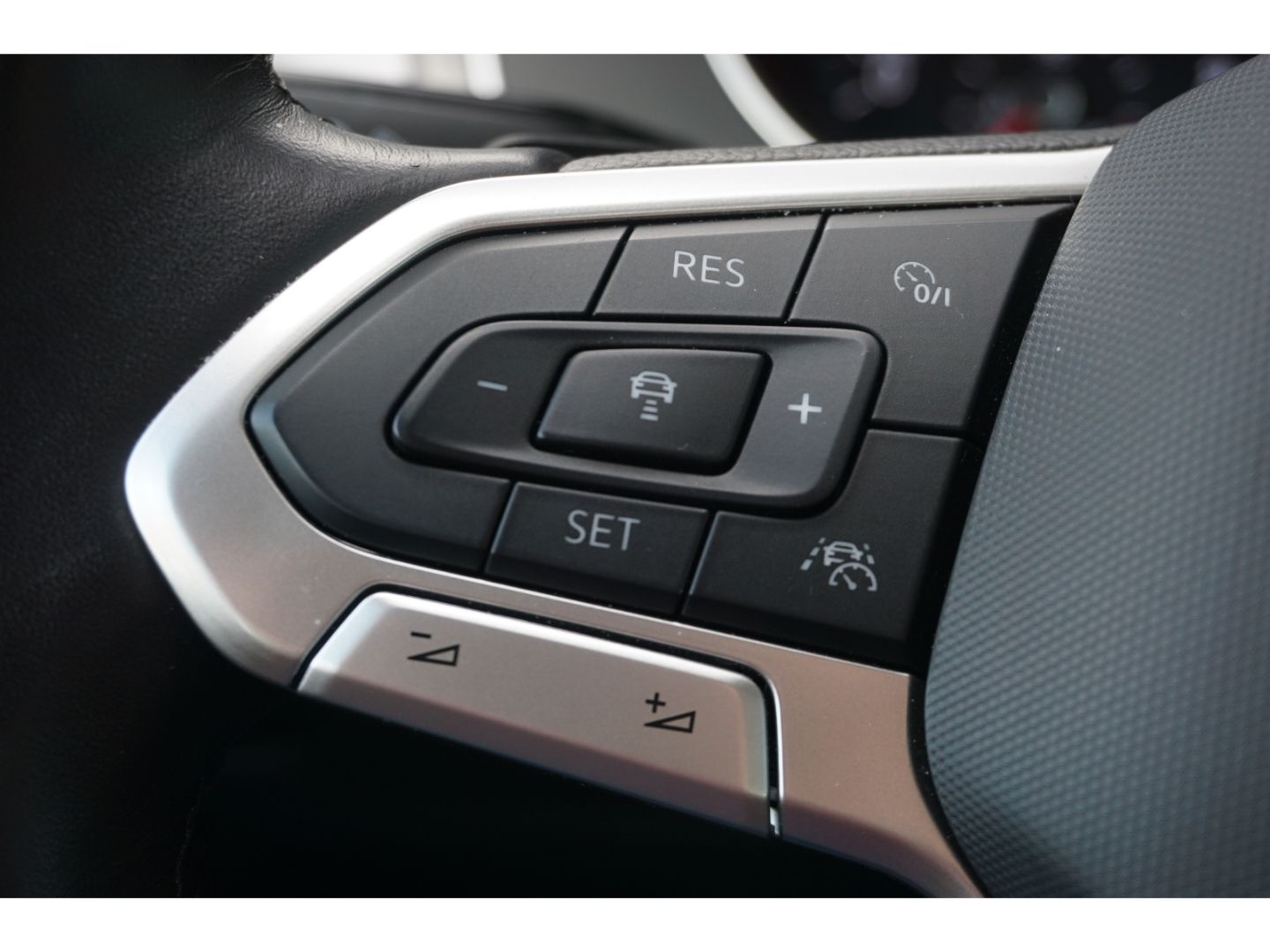 Volkswagen Passat 1.5TSI-DSG - Samsaru's Car Outlet