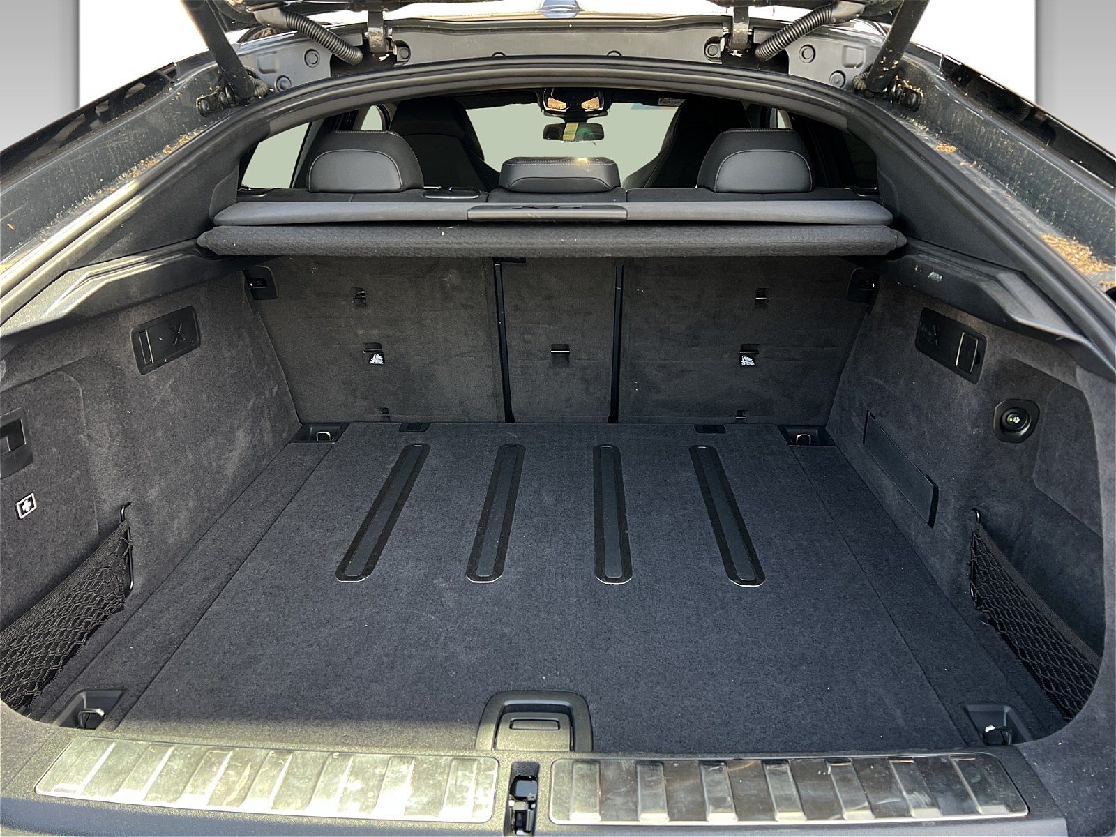 BMW X6 xDrive40d 22" AHK, SoftClose, Standheiz, Icon