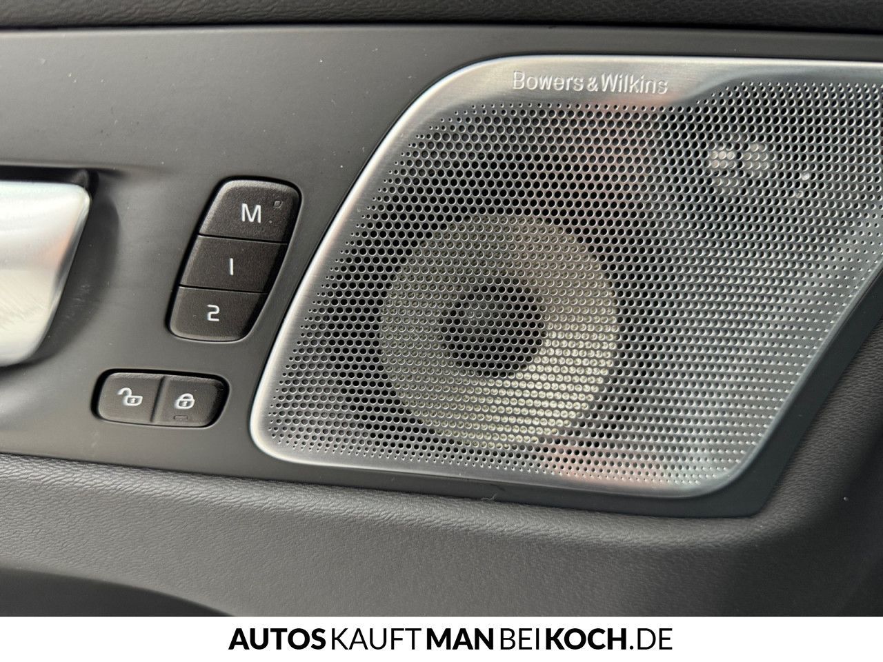 Volvo XC60 T8 Plug-In AWD Ultimate - Samsaru's Car Outlet
