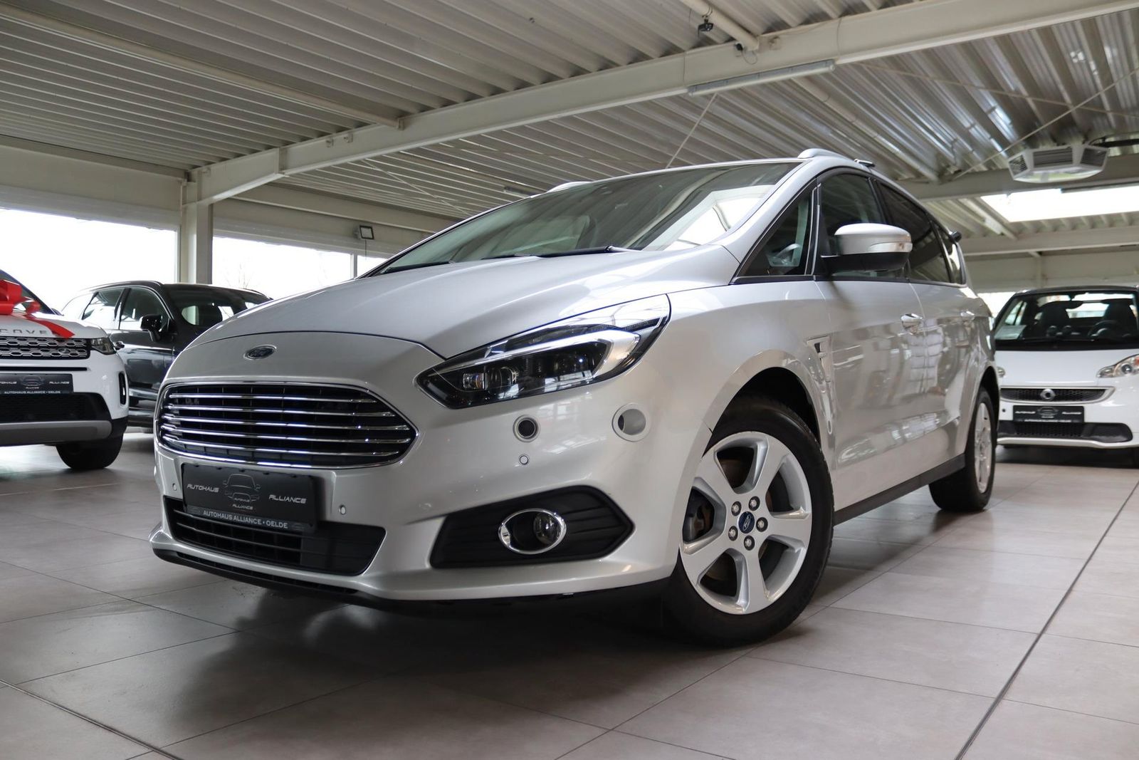 Ford S-MAX 2.0 EcoBlue Business - Samsaru's Car Outlet