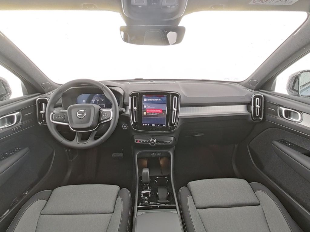 Volvo XC40 B3 Plus Dark AHK 2WD HarmanKardon 360 Pano