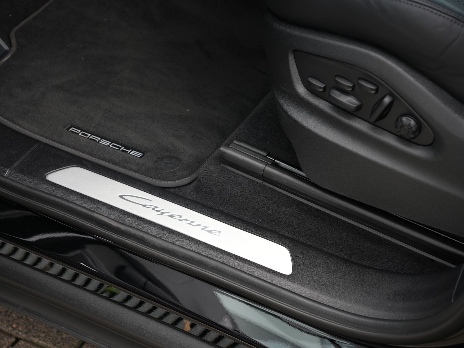 Porsche E-Hybrid MY24-INNODRIVE-ACC-LUFTF.-PANO-BOSE-RS