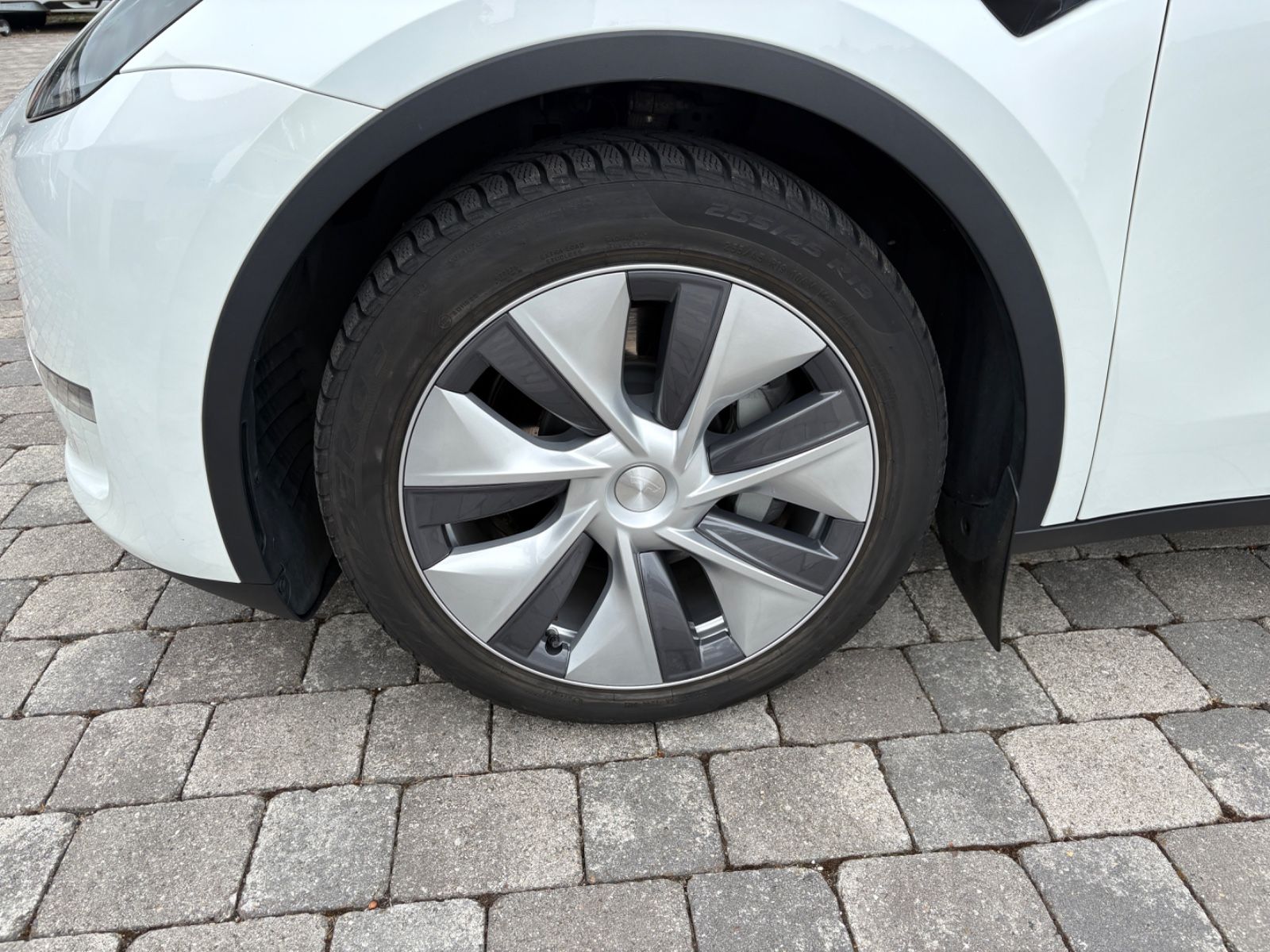 Tesla Model Y Long Range Dual AWD 8 fach Alu