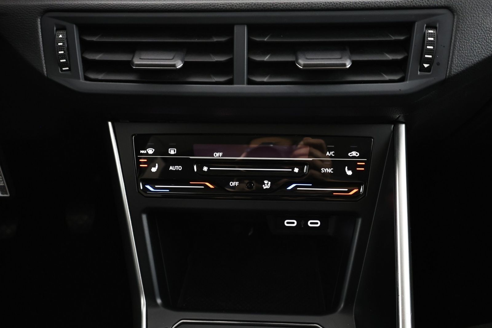 Volkswagen Taigo 1.0 TSI Life - Samsaru's Car Outlet
