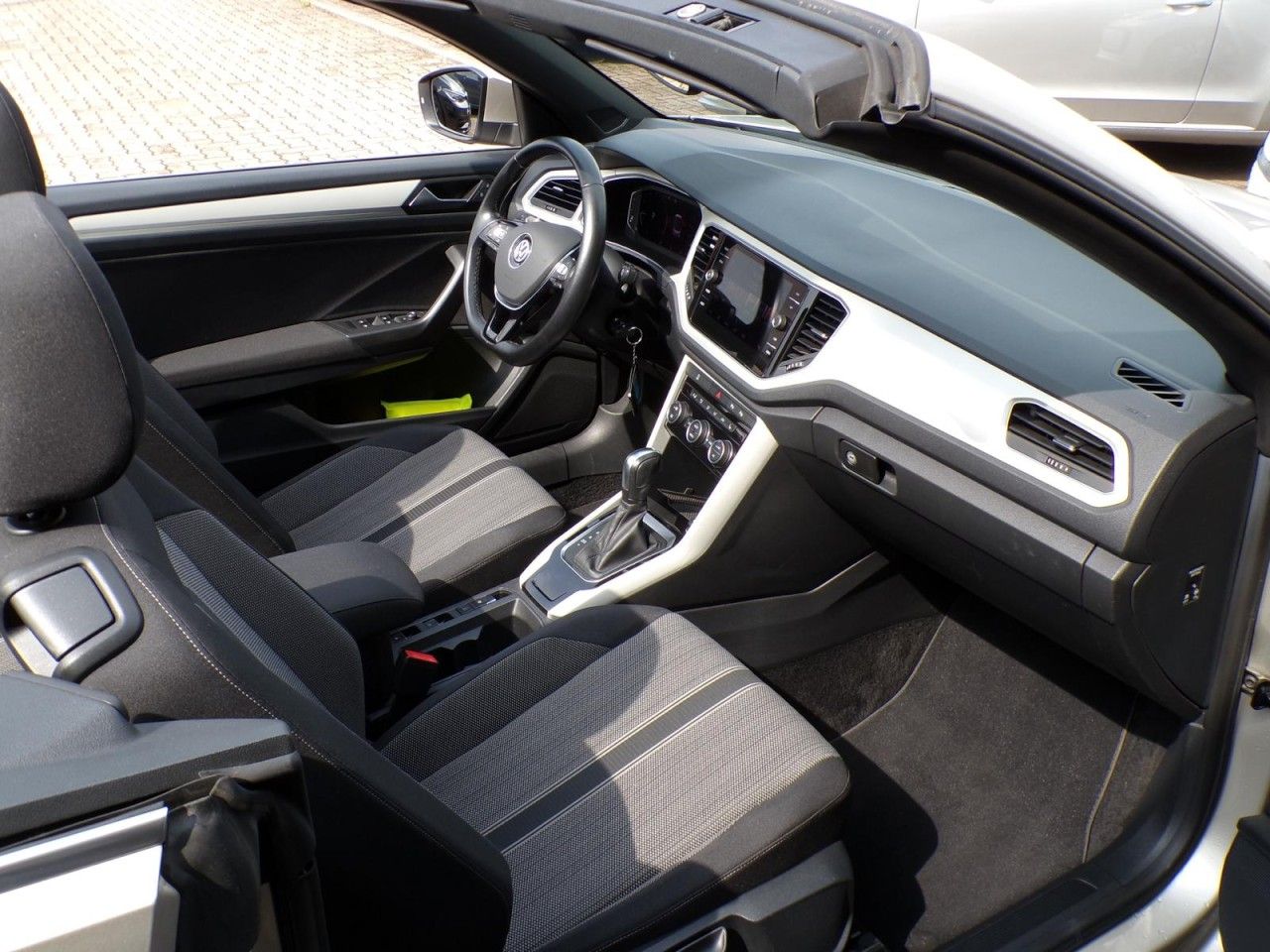 Volkswagen T-ROC CABRIOLET 1.5 TSI - Samsaru's Car Outlet