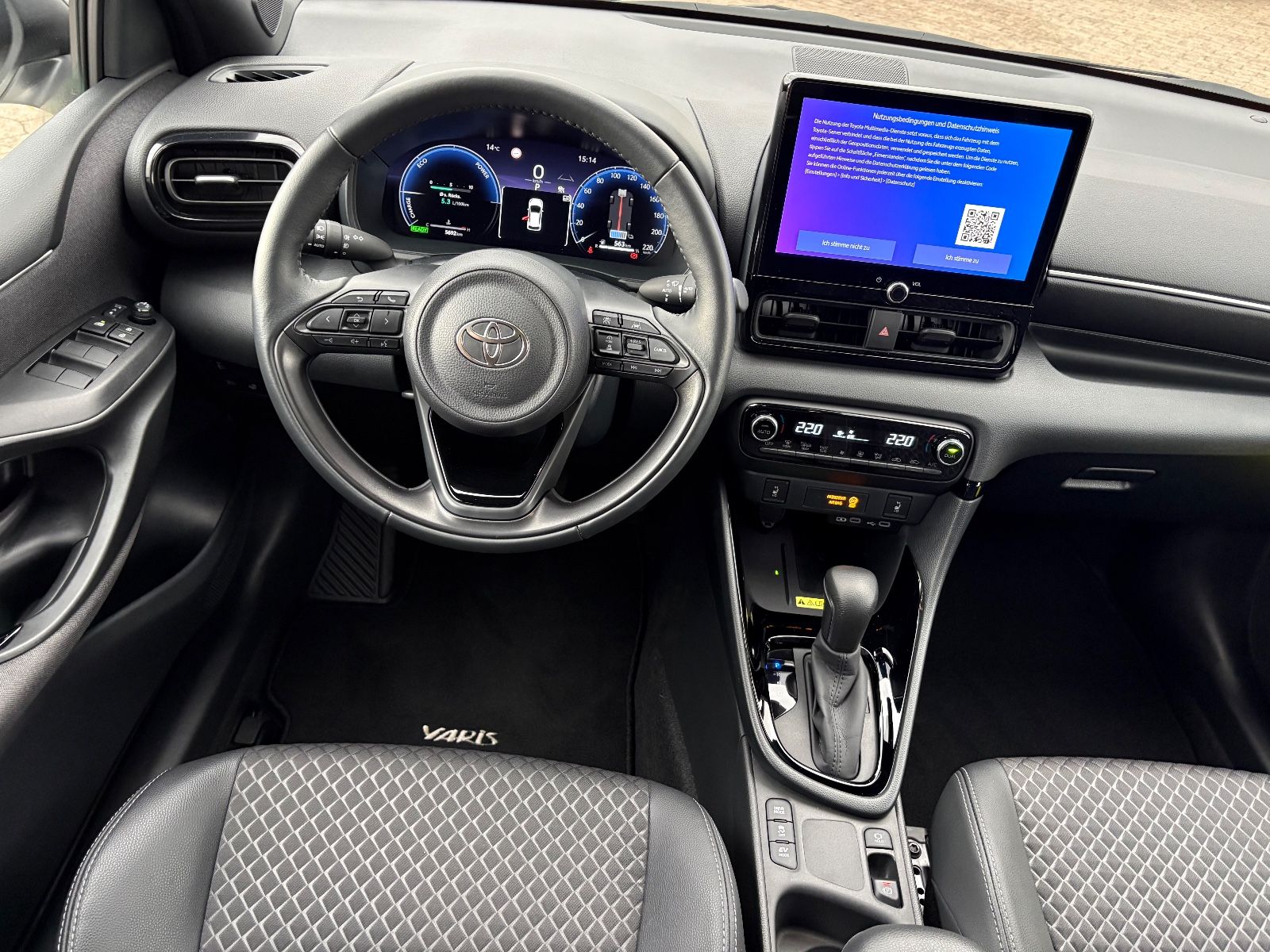 Toyota Yaris Hybrid Style **JAHRESWAGEN**