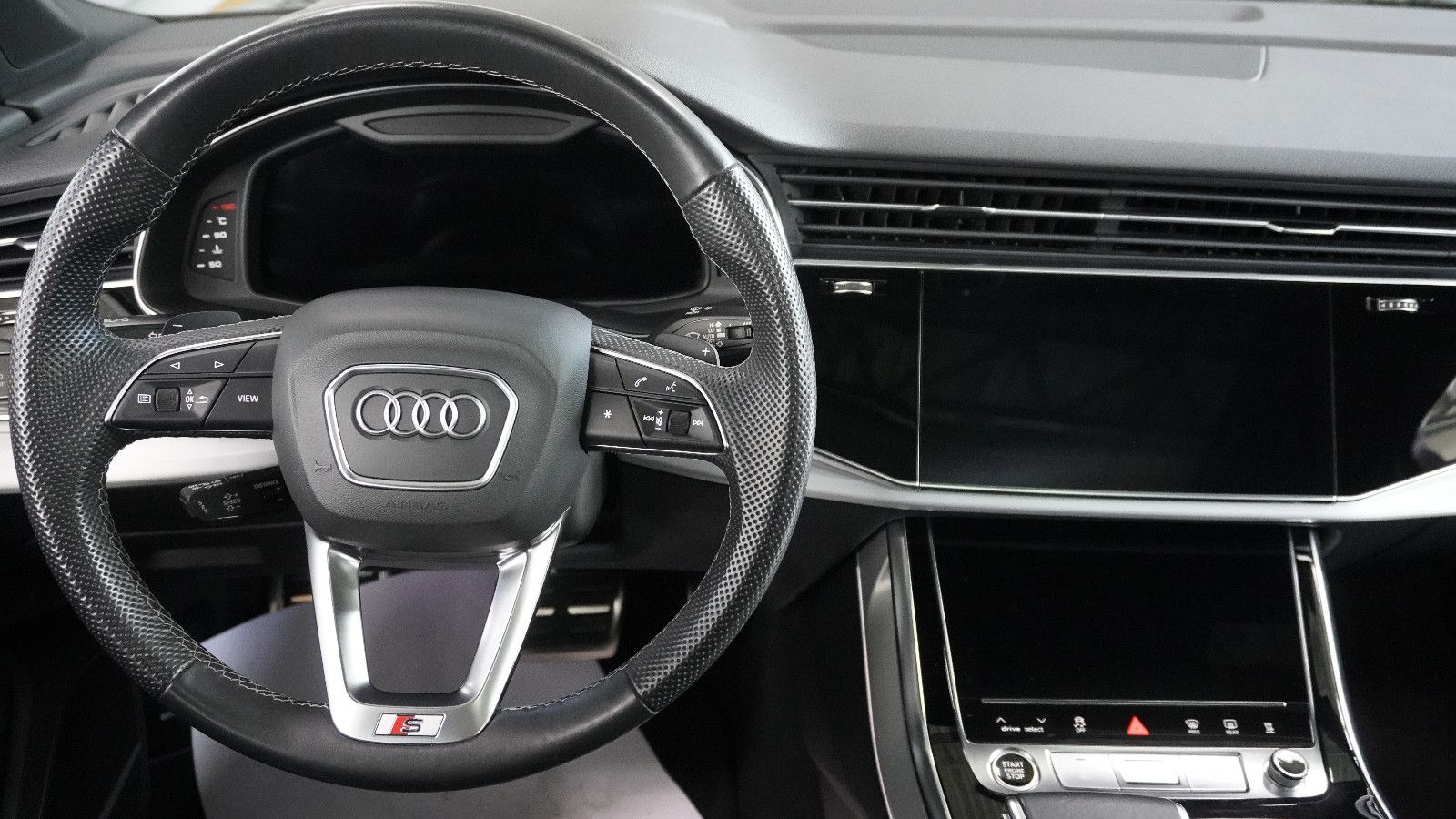 Audi Q7 50 TDI  S line*AHK*B&O*PANO*STHZ*7 SITZER*22
