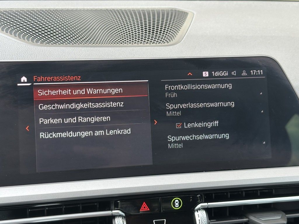 BMW 330 e Touring Aut Advantage - Samsaru's Car Outlet