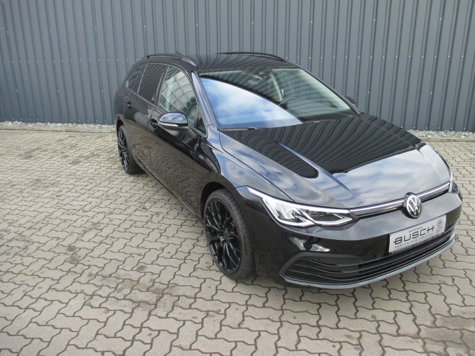 Volkswagen Golf VIII Variant 2.0 l TDI - Samsaru's Car Outlet
