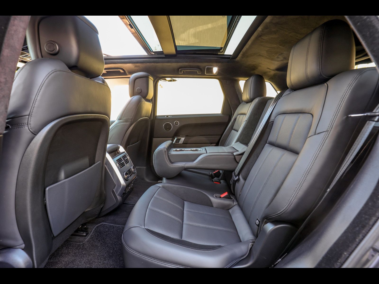 Range Rover Sport P400 HST - Samsaru's Car Outlet