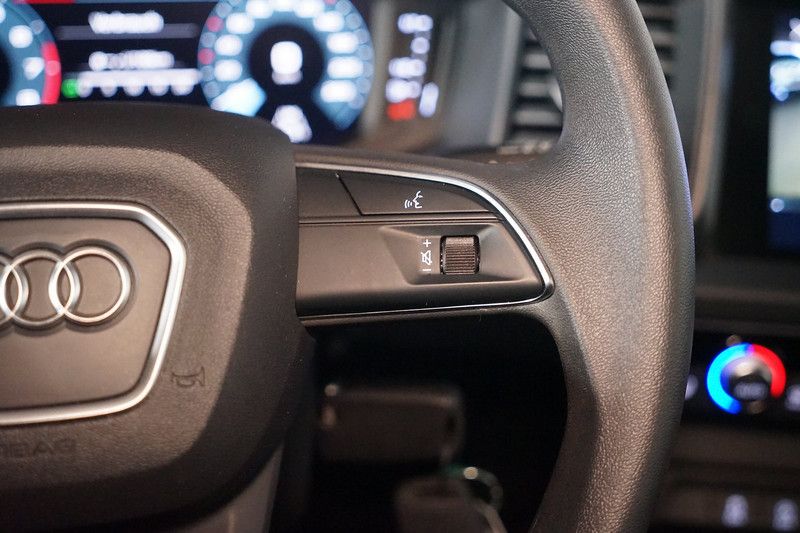 Audi A1 1.5 35 TFSI Sportback S-tronic*Kamera*Navi*DA