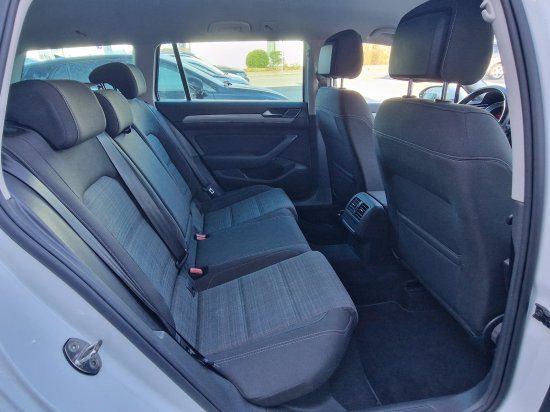 Volkswagen Passat Variant 1.6 TDI Business - Samsaru's Car Outlet