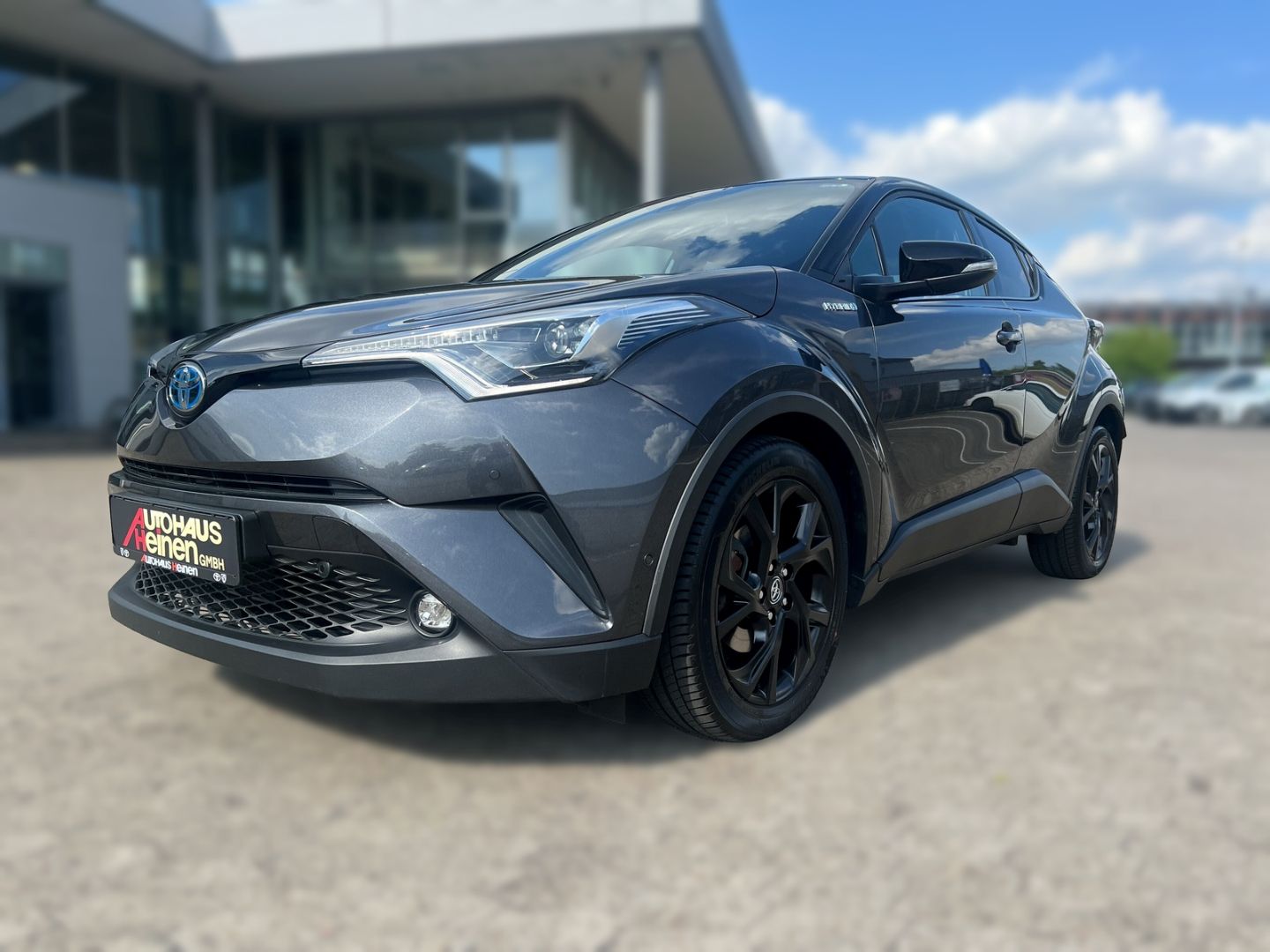 Toyota C-HR Hybrid Style Selection - Samsaru's Car Outlet