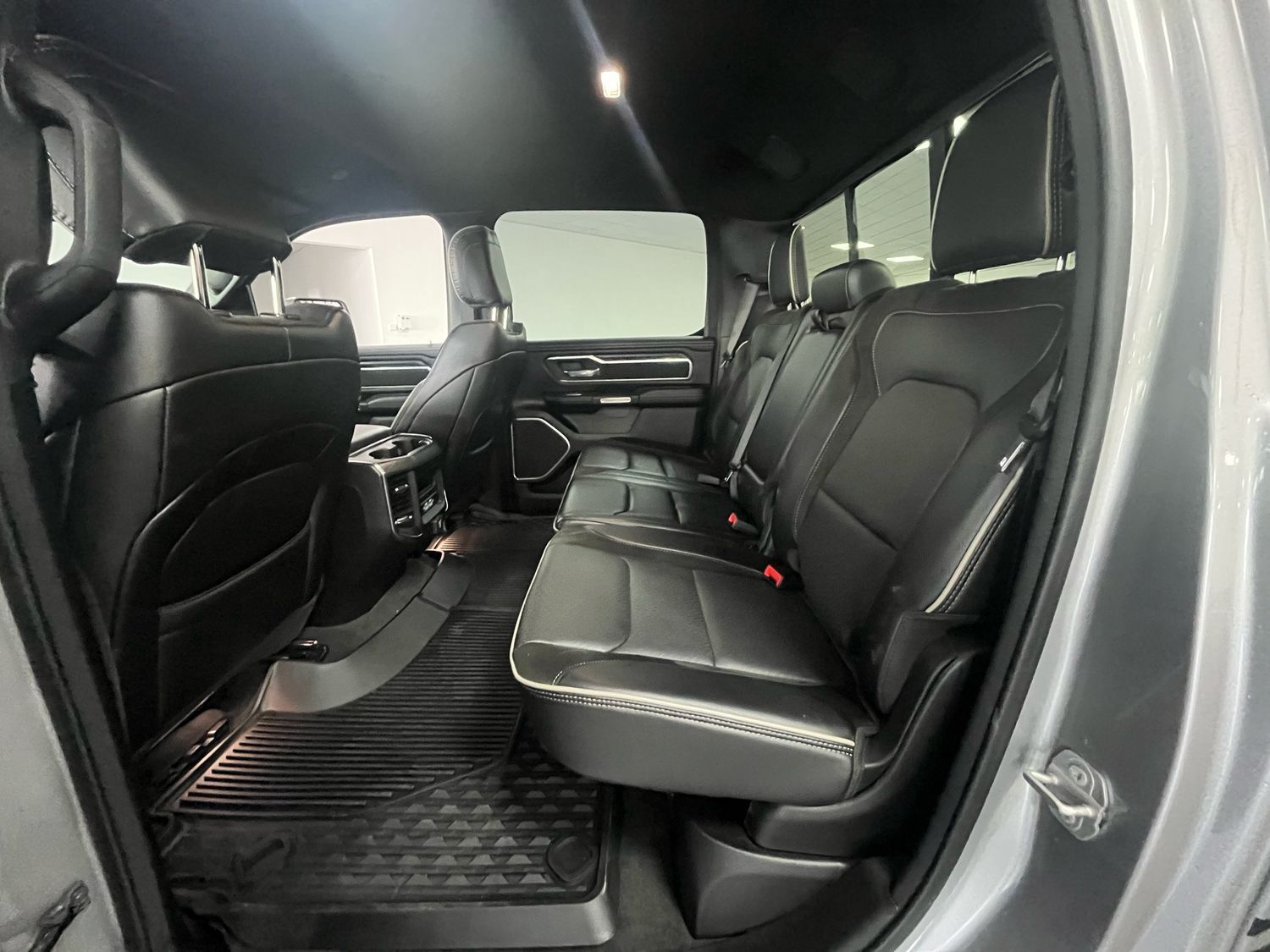 Dodge RAM 5,7l V8 *LARAMIE/12 Zoll Display/LED/AHK/SHZ
