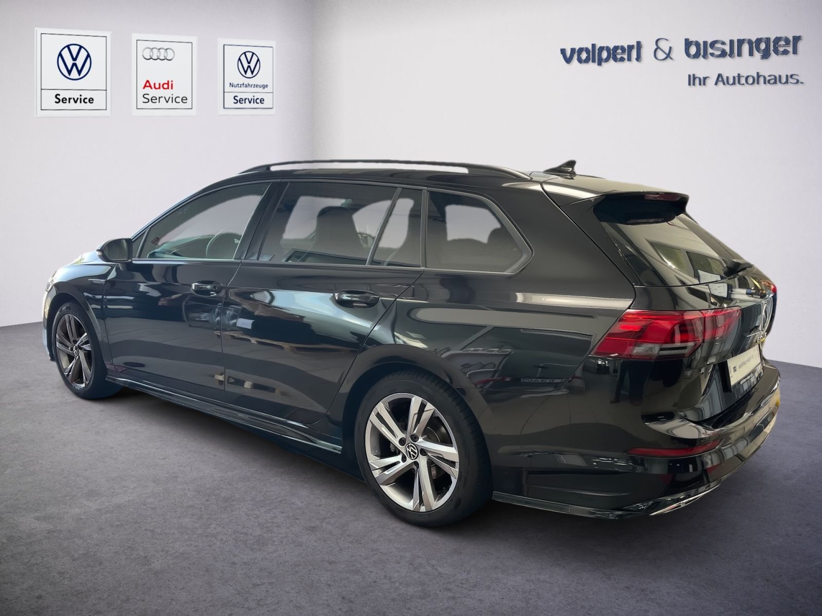 Volkswagen Golf Variant R-Line eTSI - Samsaru's Car Outlet