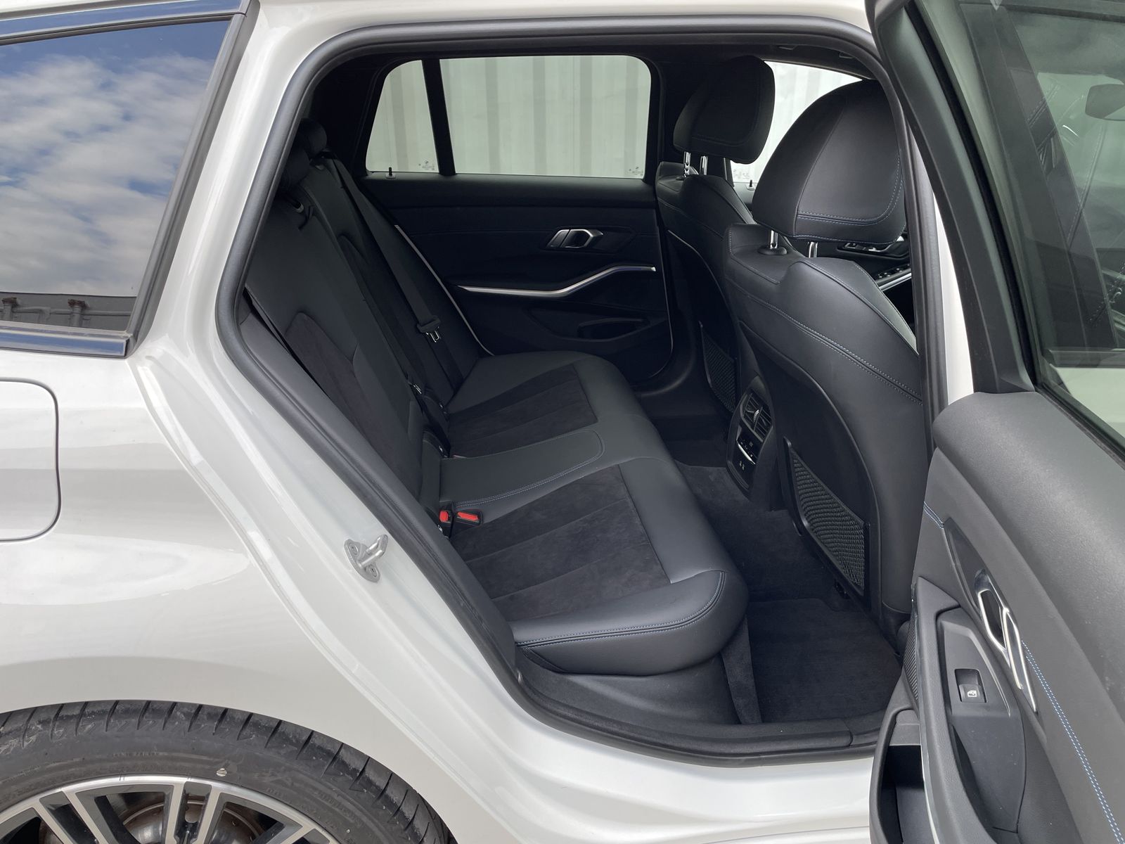 BMW 330i Tour. M Sport - Samsaru's Car Outlet