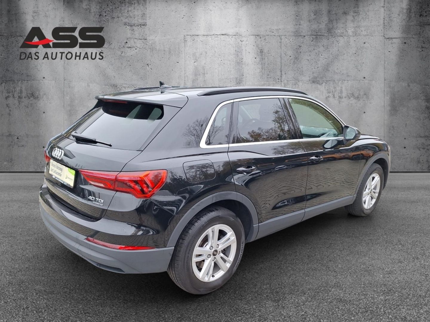Audi Q3 40 2.0 TDI quattro - Samsaru's Car Outlet