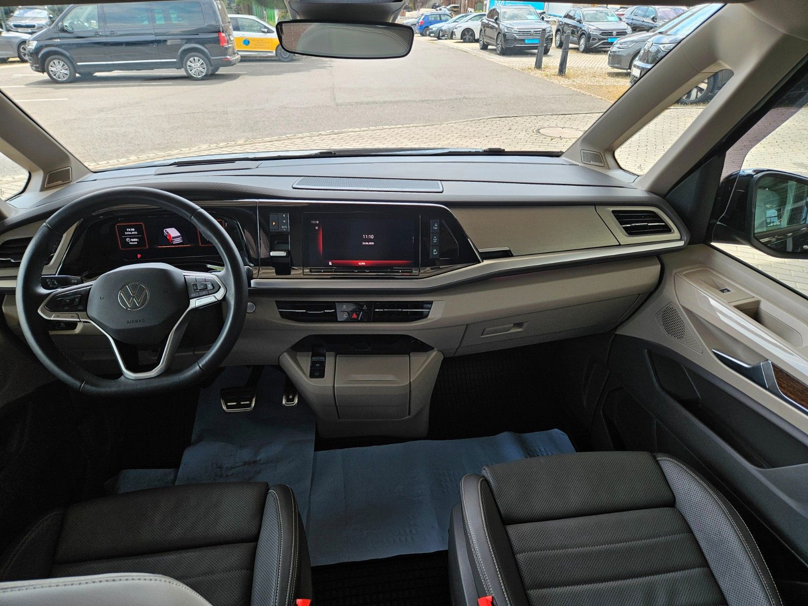Volkswagen T7 Multivan 2.0 TDI SCR DSG Überhang Style - Samsaru's Car Outlet